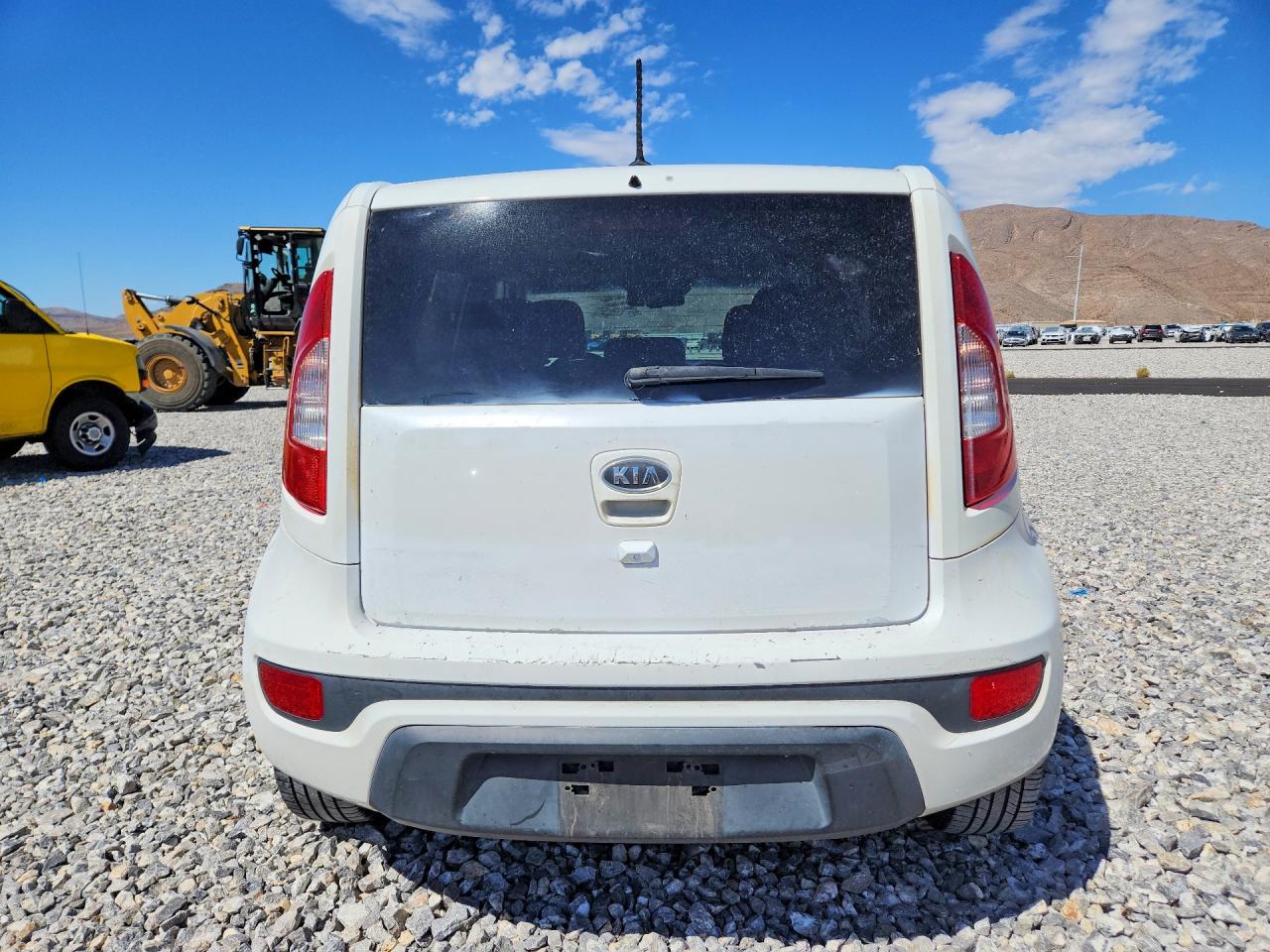 2012 Kia Soul White vin: KNDJT2A63C7418669