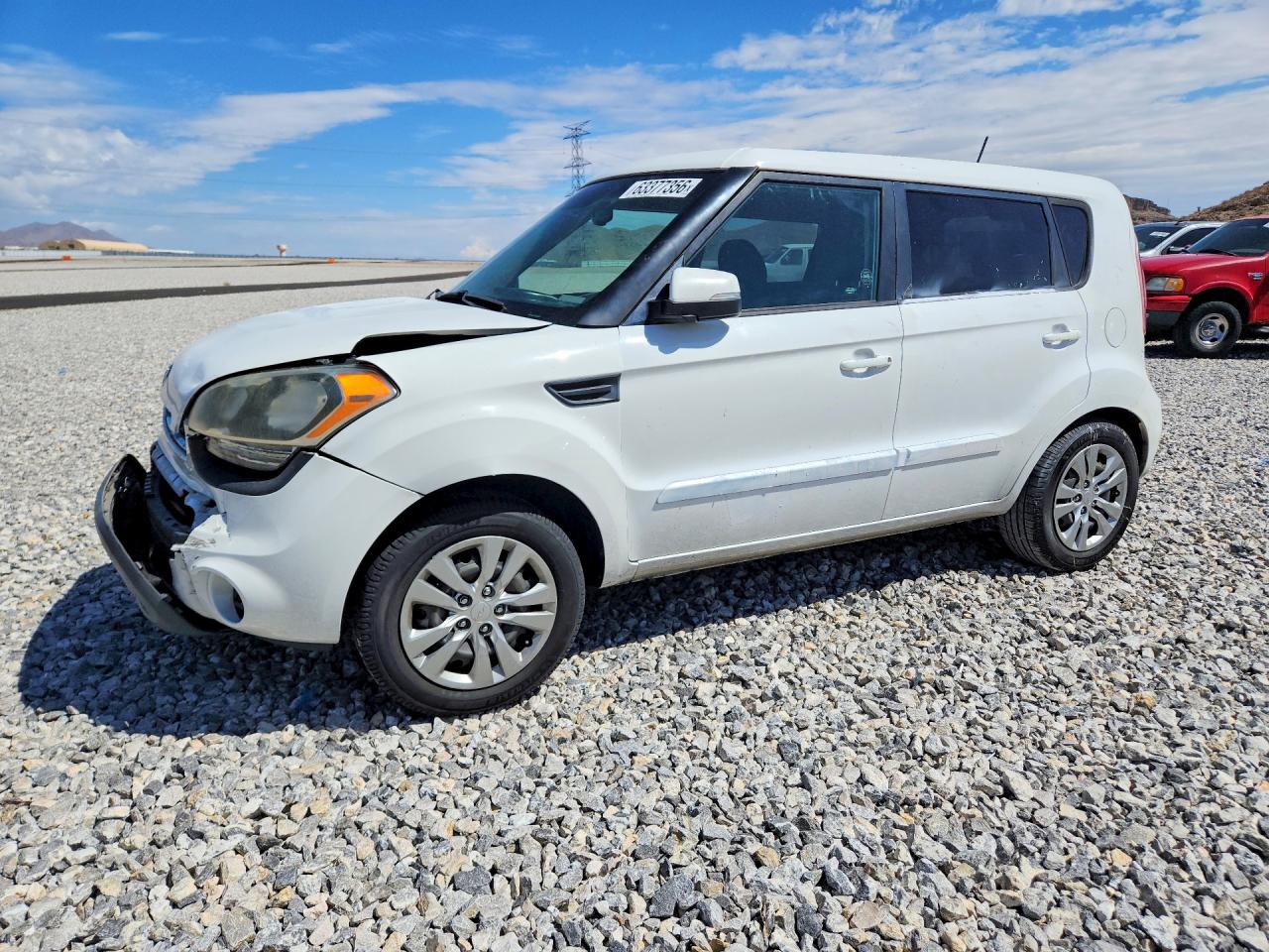 2012 Kia Soul White vin: KNDJT2A63C7418669