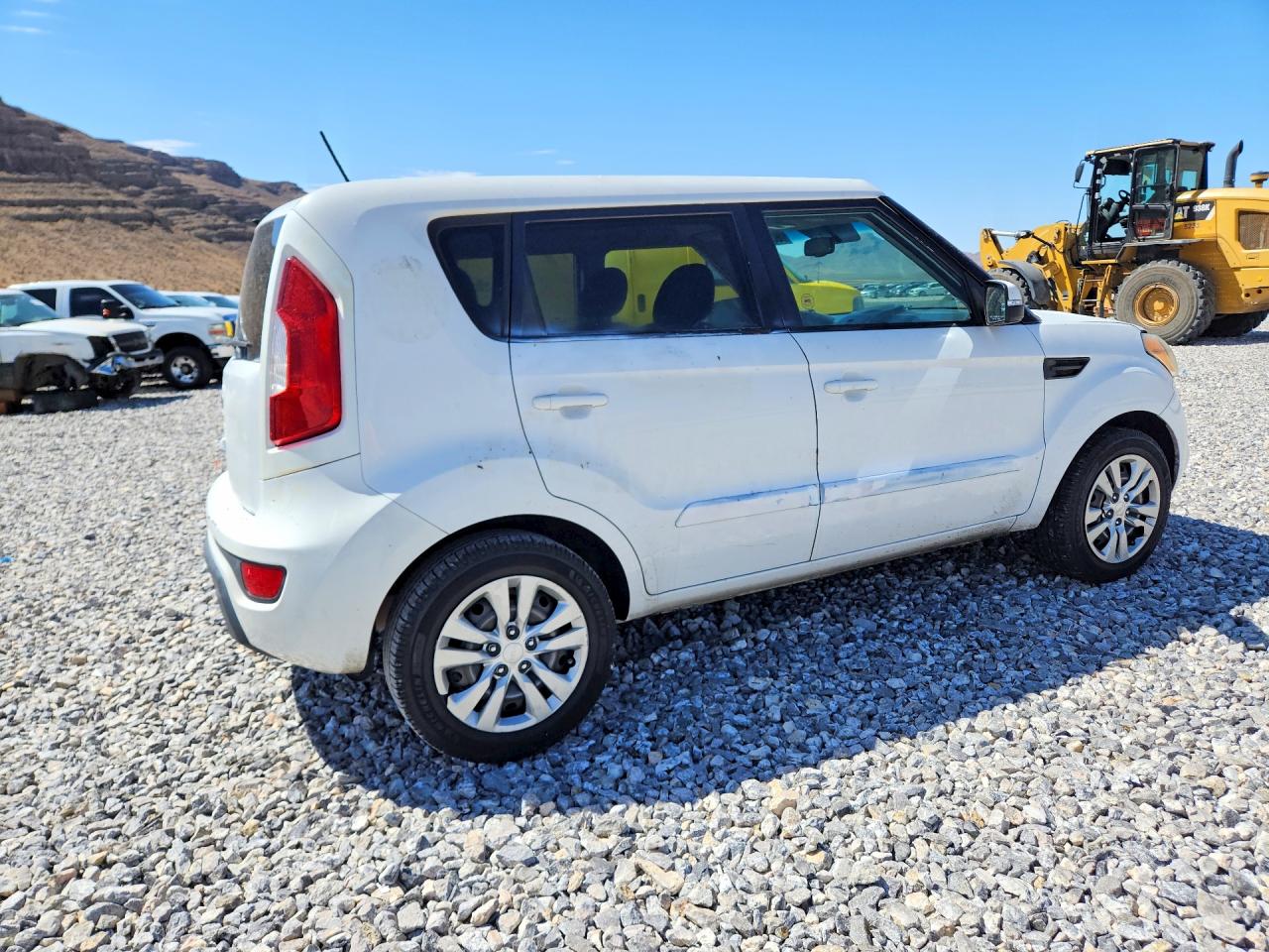 2012 Kia Soul White vin: KNDJT2A63C7418669