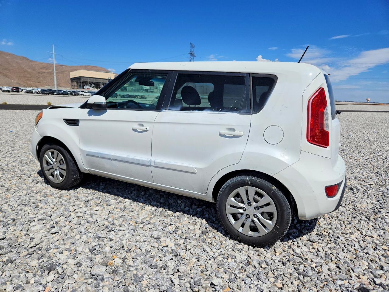 2012 Kia Soul White vin: KNDJT2A63C7418669