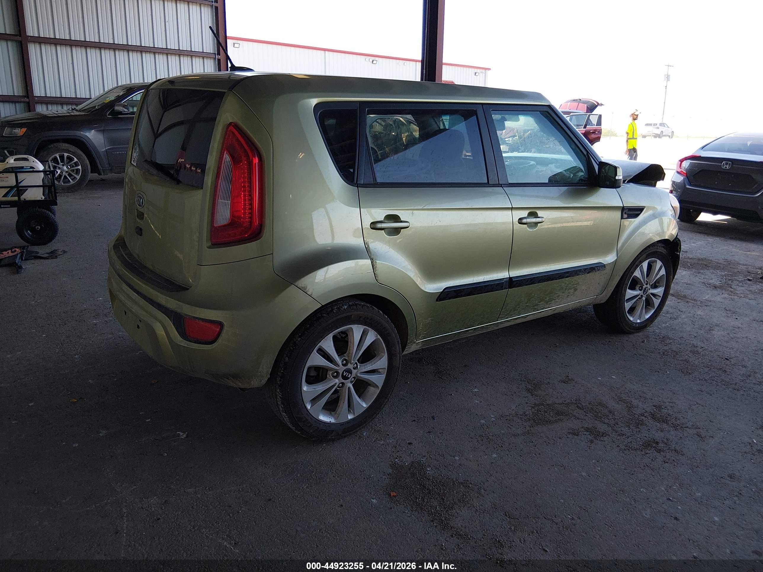 2012 Kia Soul ! Green vin: KNDJT2A63C7434046