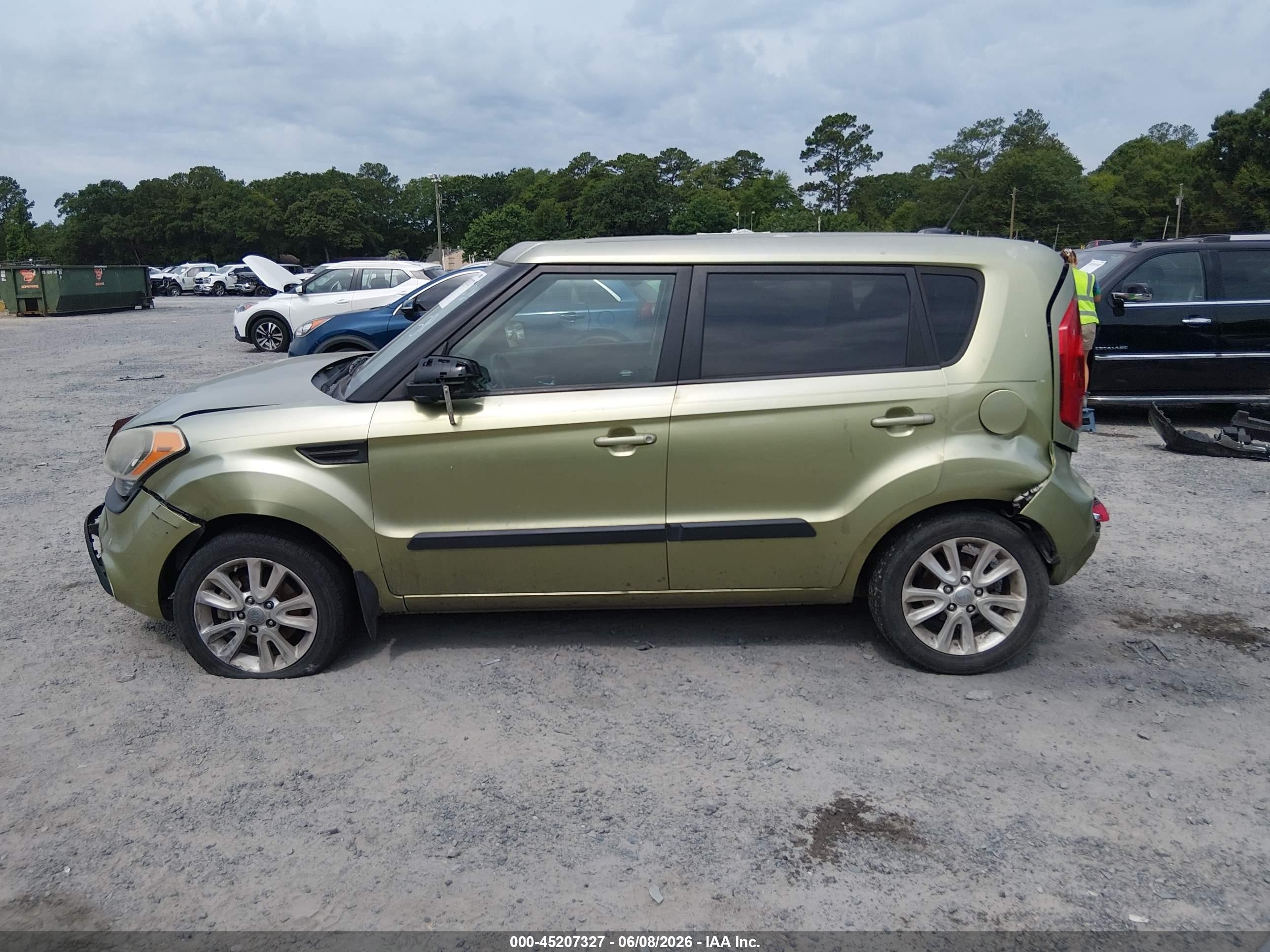 2012 Kia Soul + Green vin: KNDJT2A63C7443331