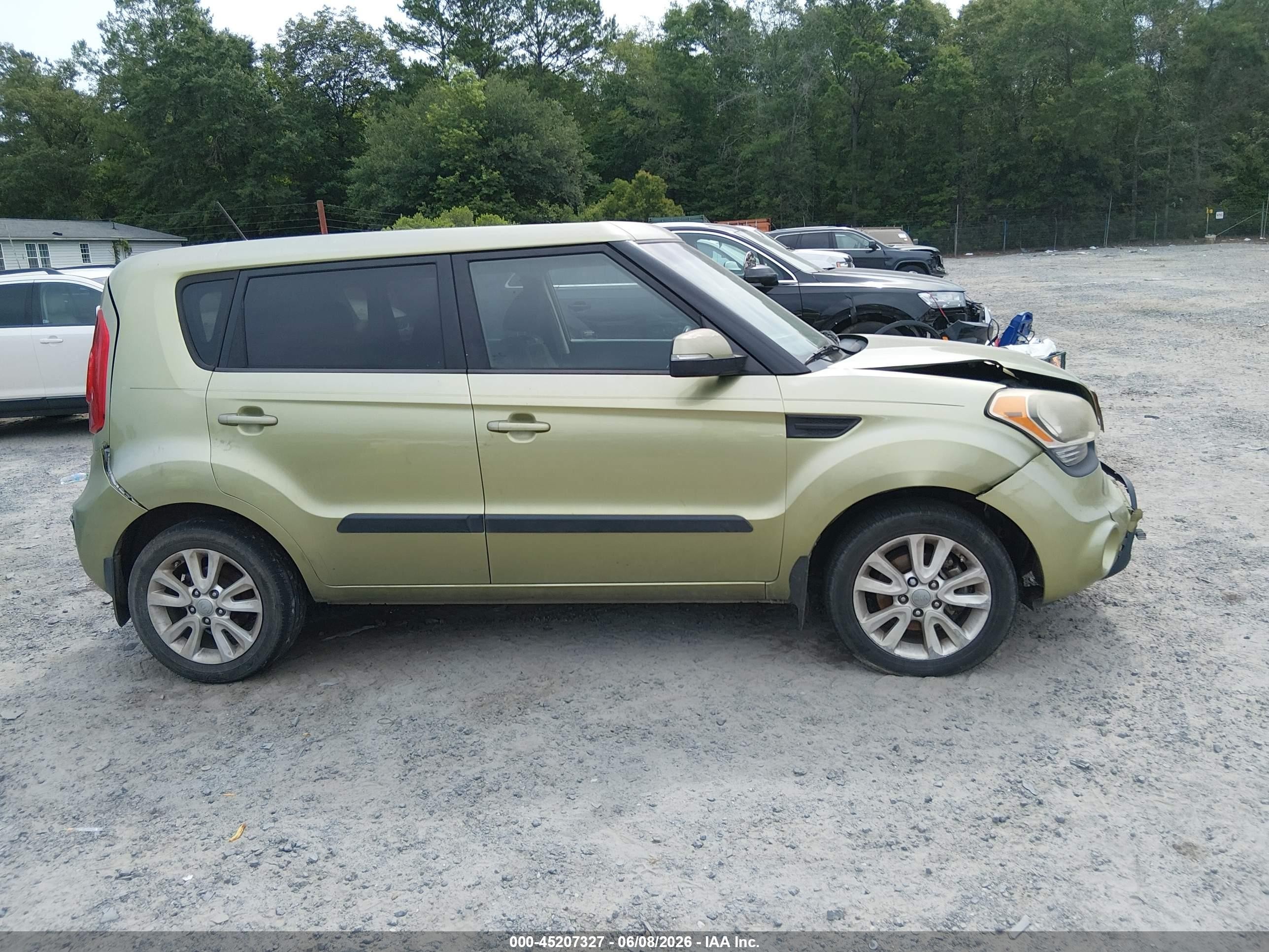 2012 Kia Soul + Green vin: KNDJT2A63C7443331