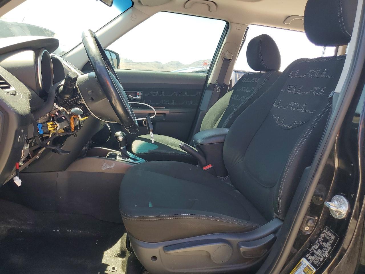 2013 Kia Soul + Black vin: KNDJT2A63D7495592