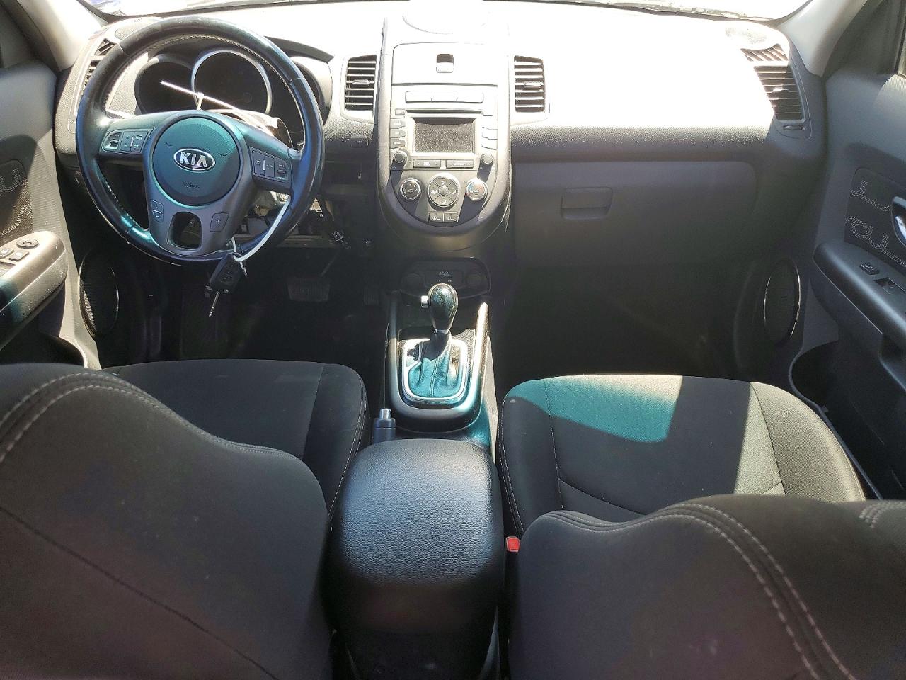 2013 Kia Soul + Black vin: KNDJT2A63D7495592