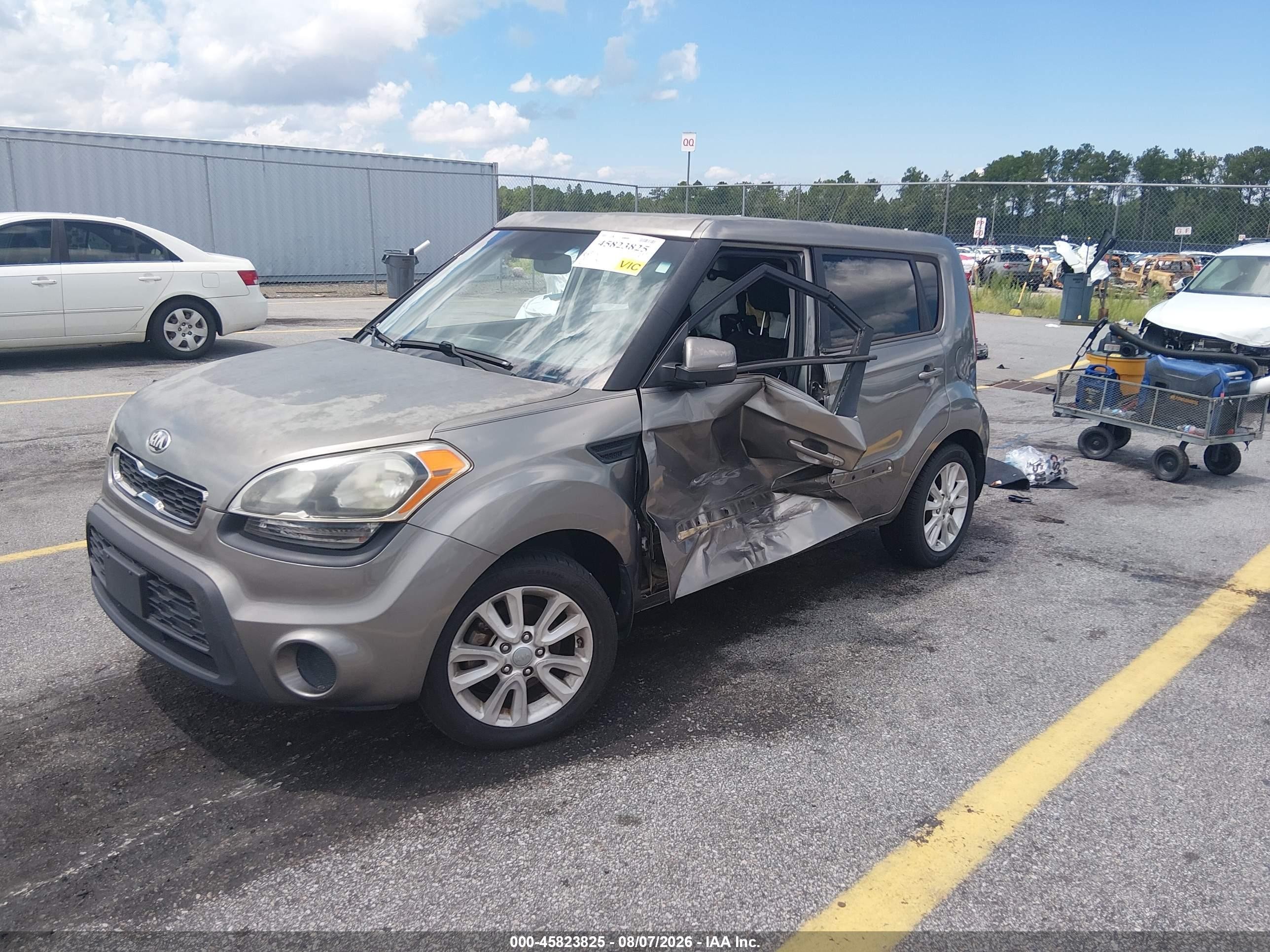 2013 Kia Soul + Beige vin: KNDJT2A63D7499321