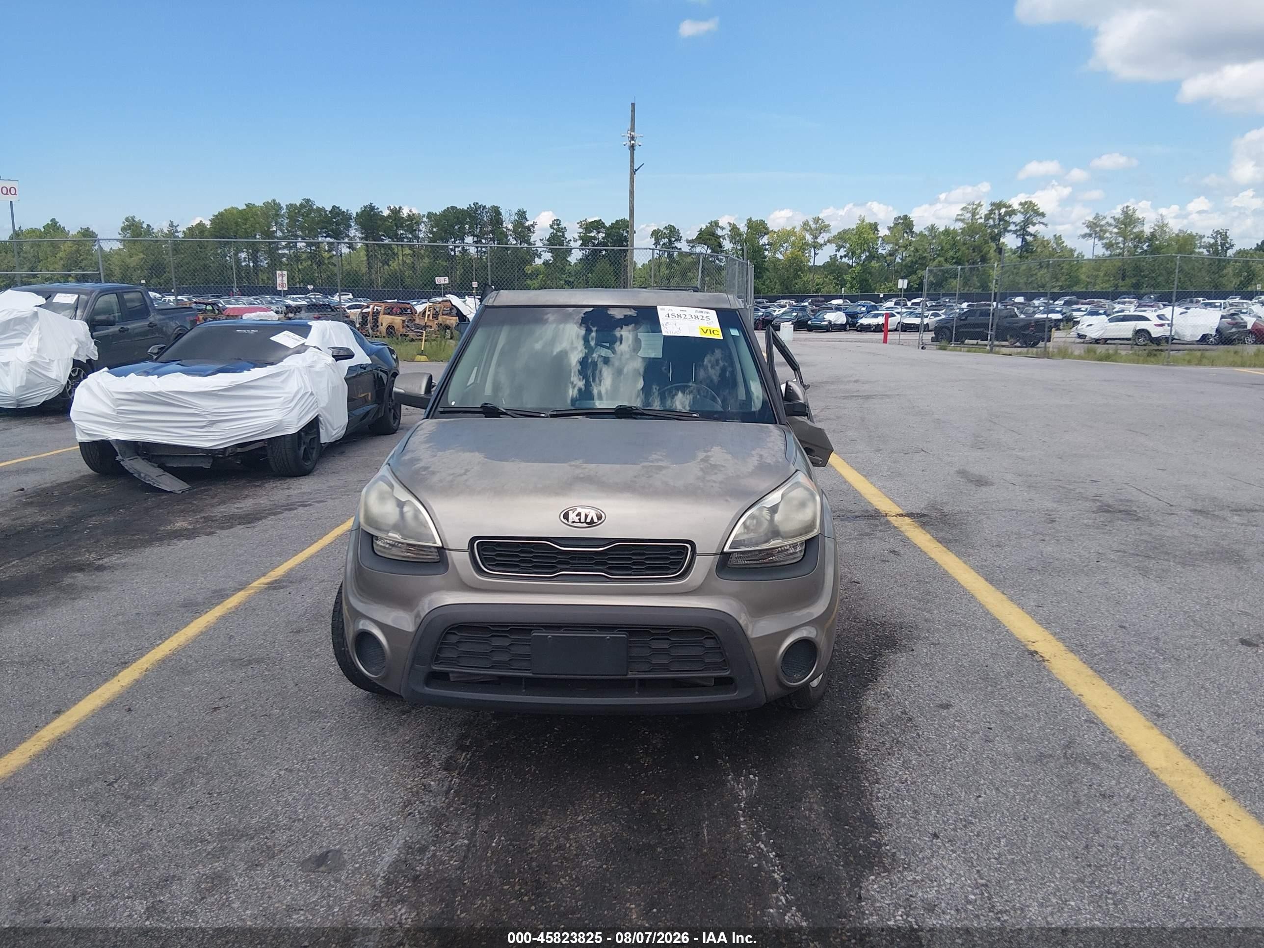 2013 Kia Soul + Beige vin: KNDJT2A63D7499321