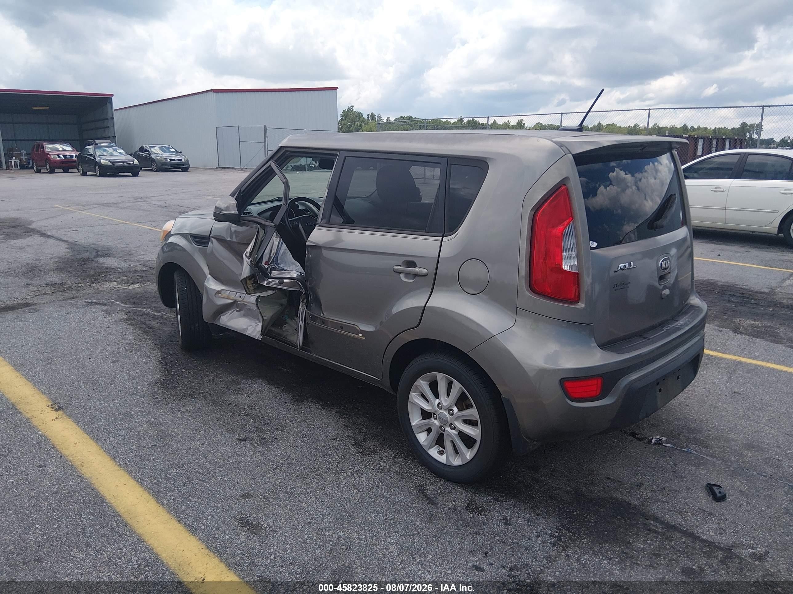 2013 Kia Soul + Beige vin: KNDJT2A63D7499321
