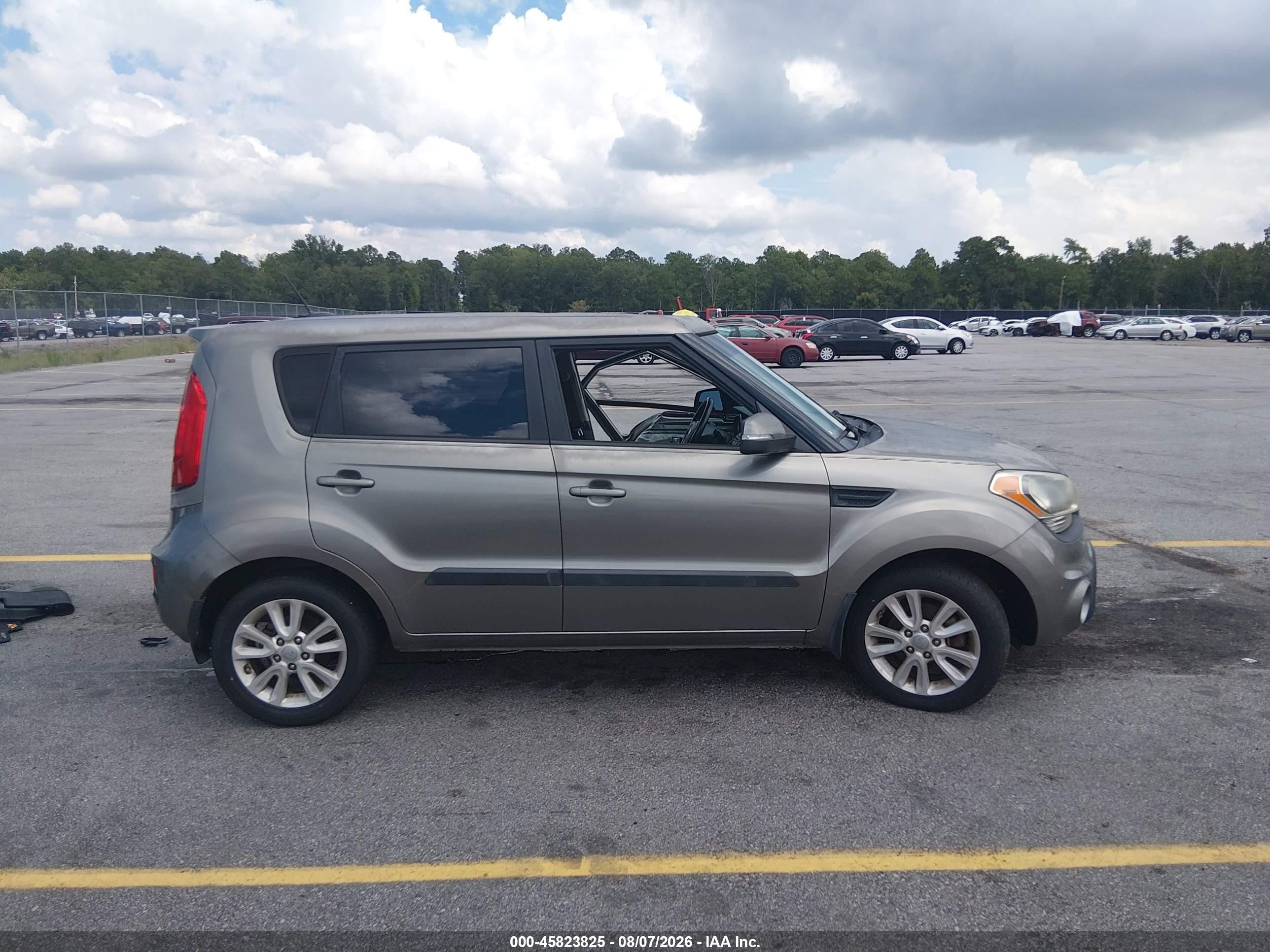 2013 Kia Soul + Beige vin: KNDJT2A63D7499321