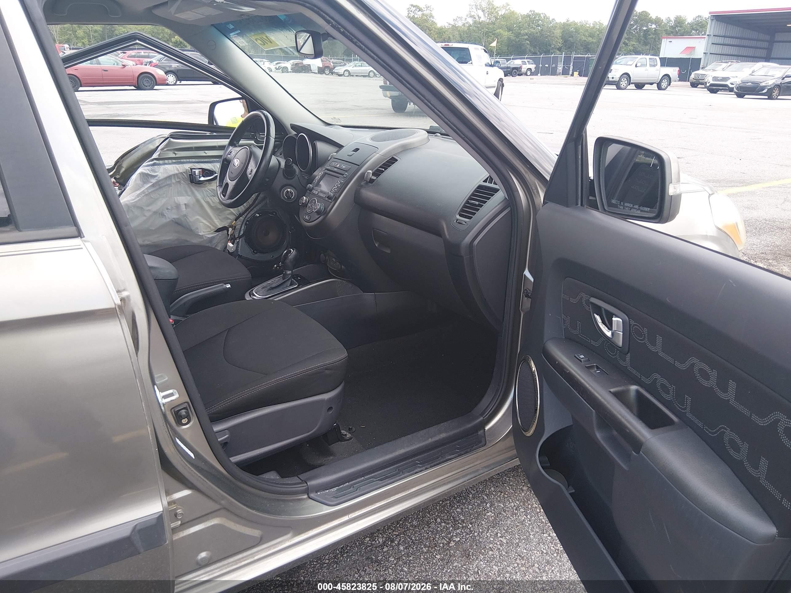 2013 Kia Soul + Beige vin: KNDJT2A63D7499321