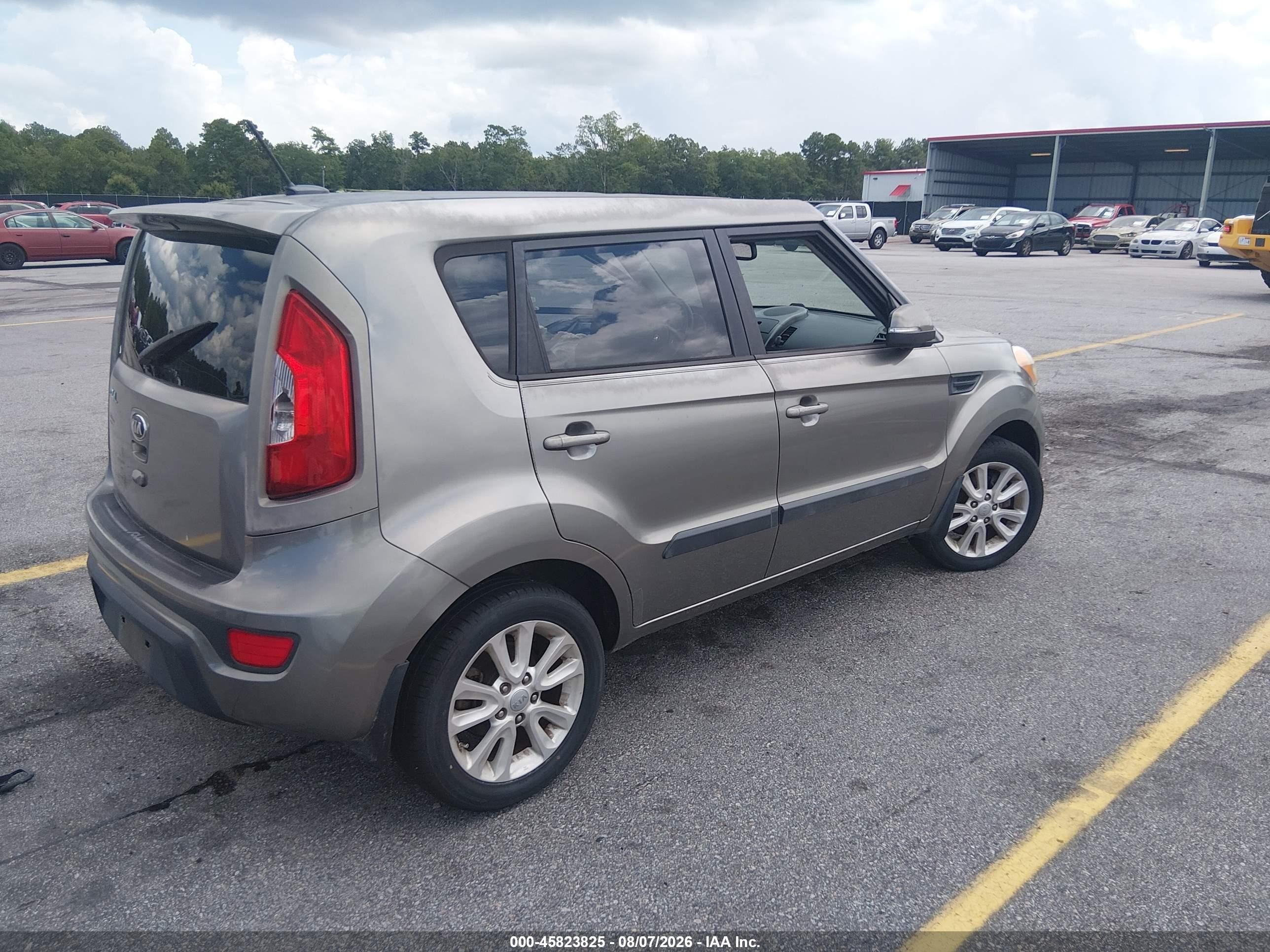 2013 Kia Soul + Beige vin: KNDJT2A63D7499321