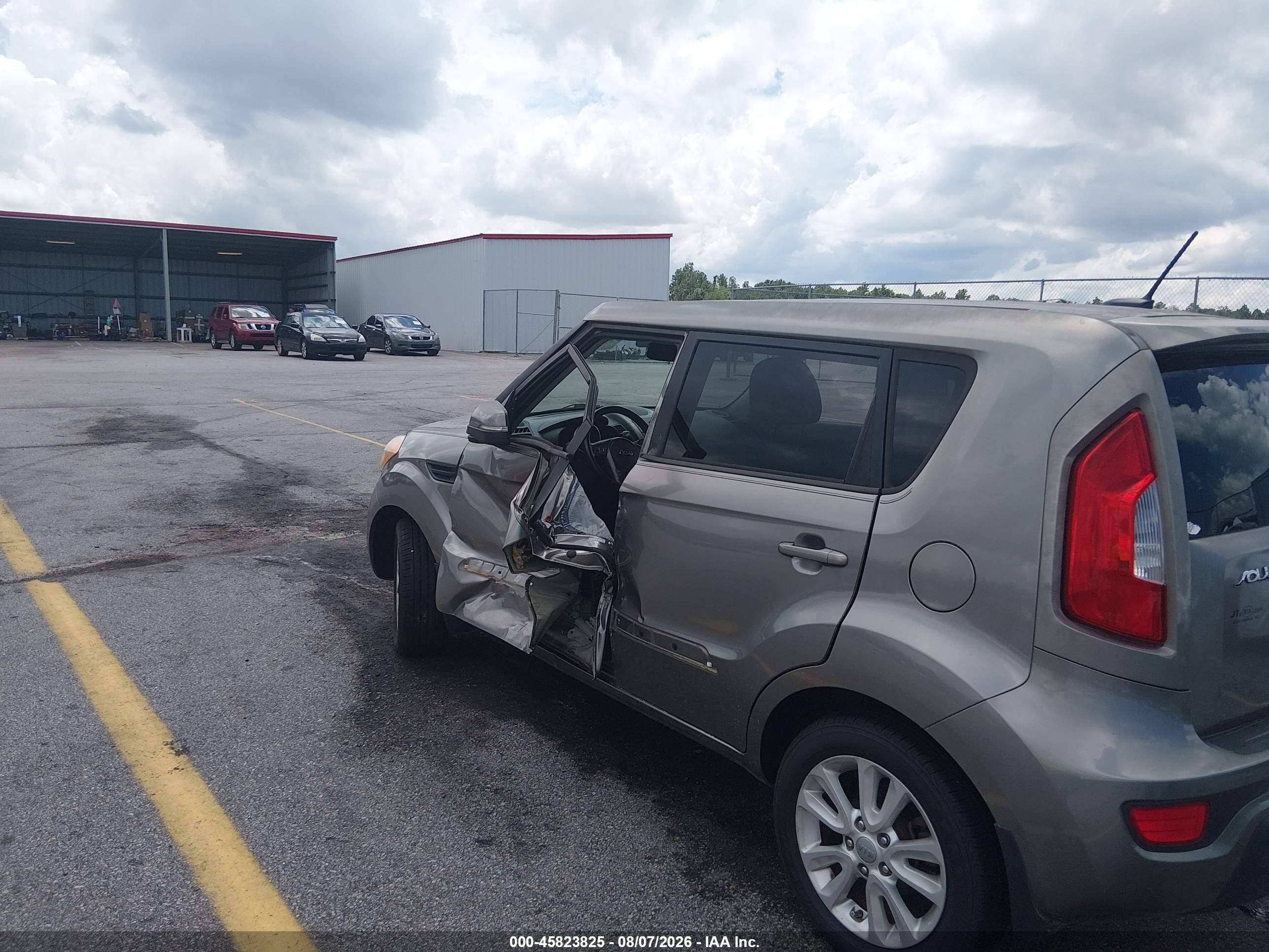 2013 Kia Soul + Beige vin: KNDJT2A63D7499321