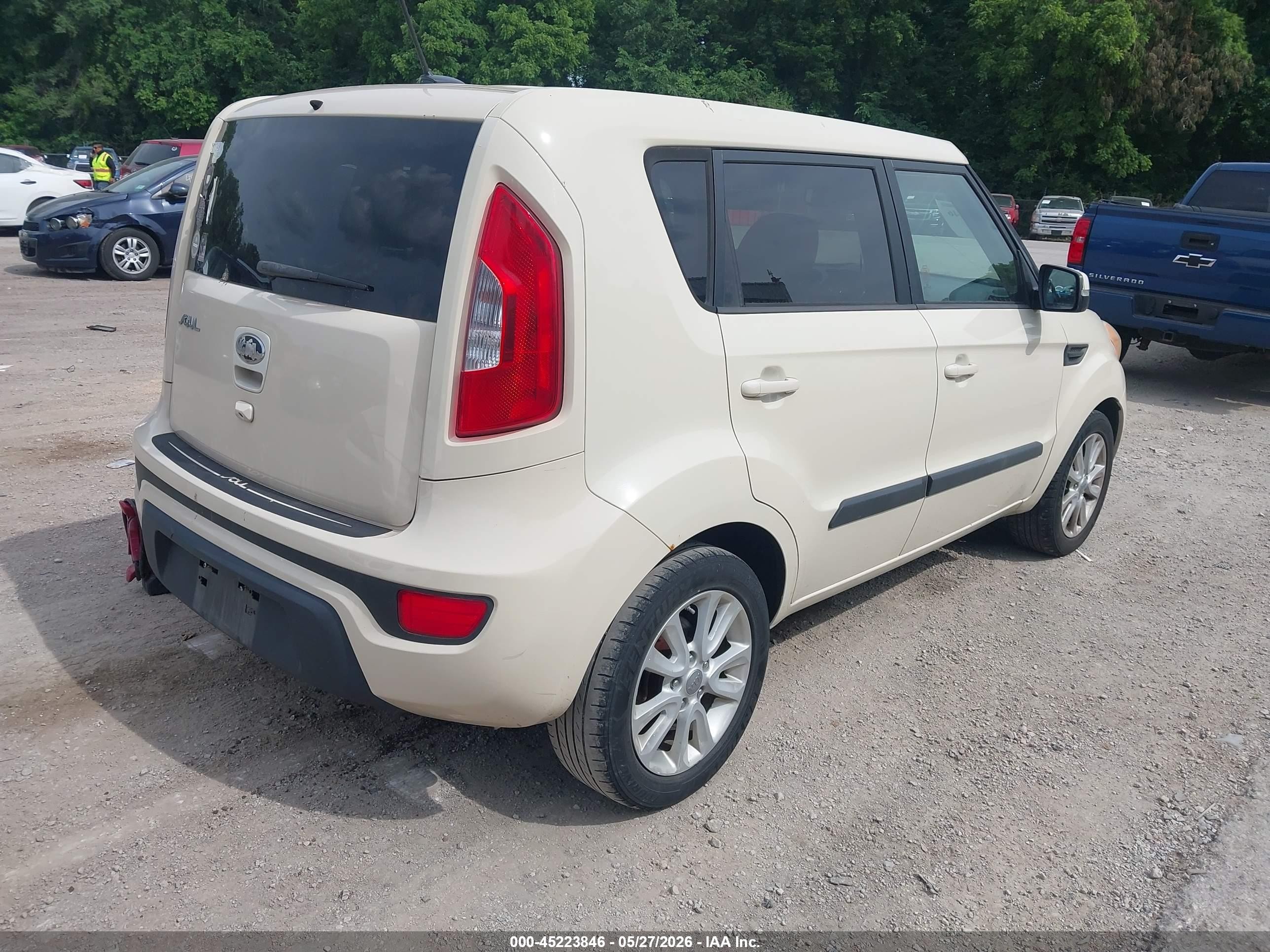 2013 Kia Soul + Gold vin: KNDJT2A63D7521964
