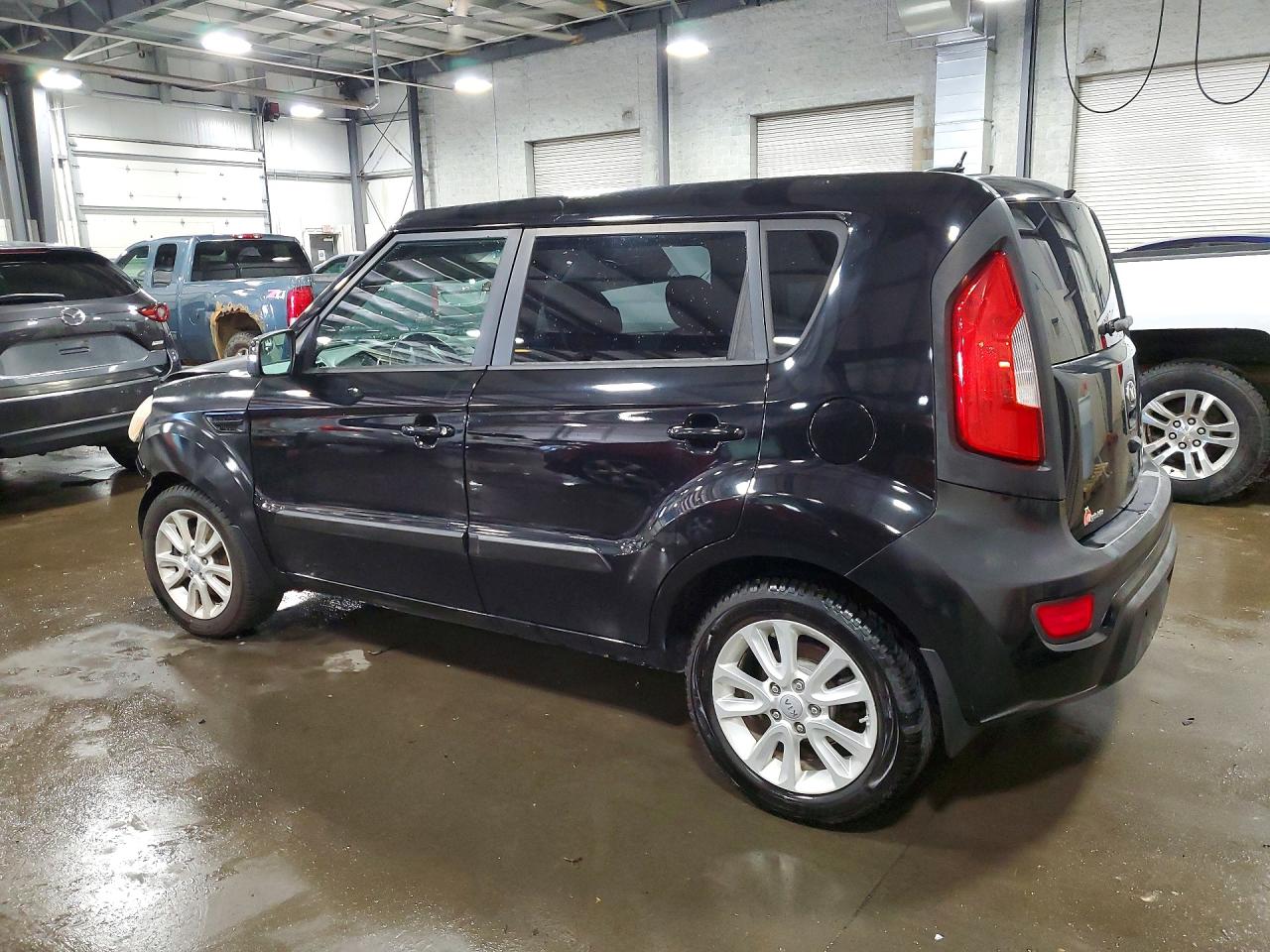 2013 Kia Soul + Black vin: KNDJT2A63D7538358