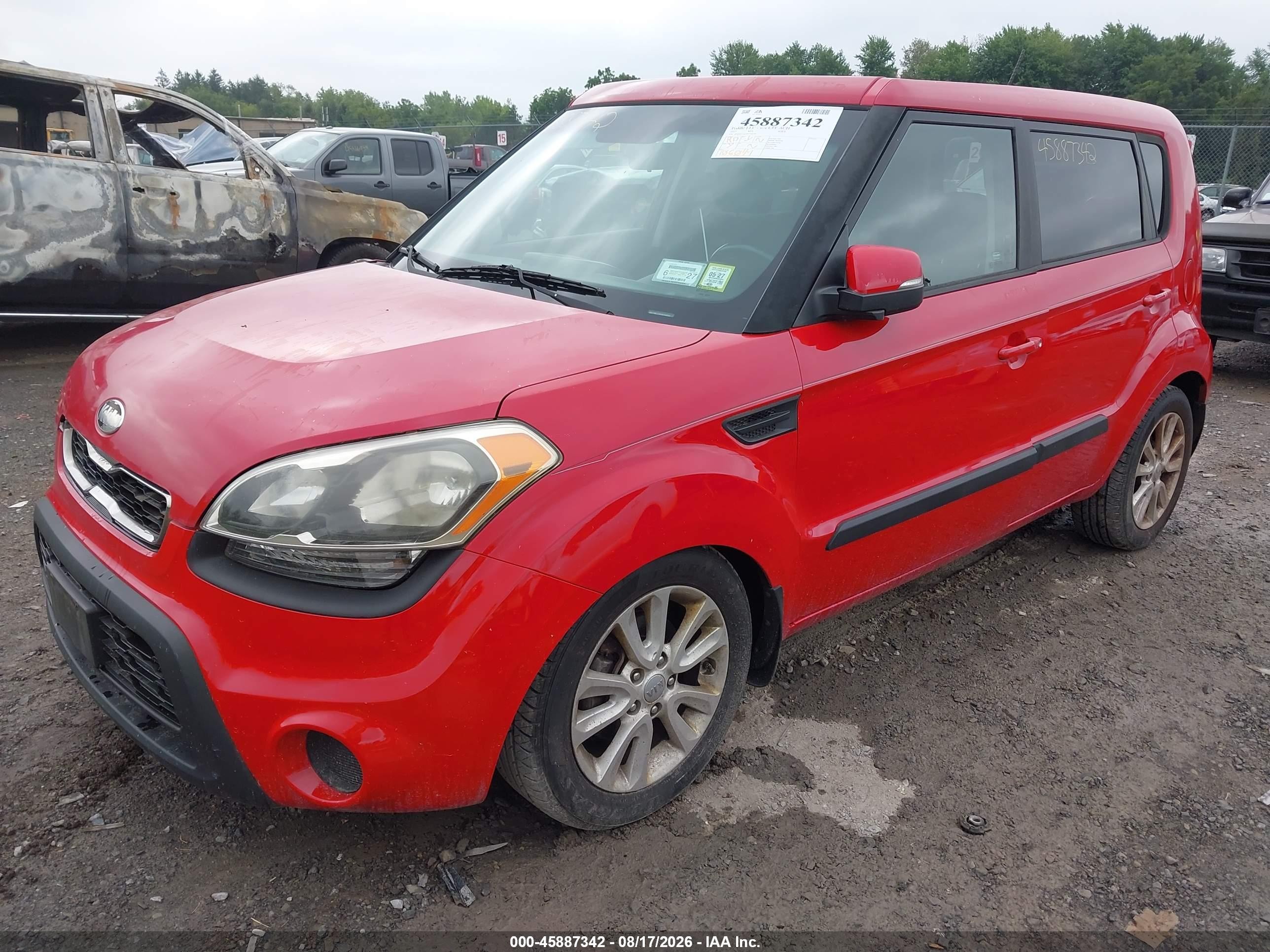 2013 Kia Soul + Red vin: KNDJT2A63D7548193