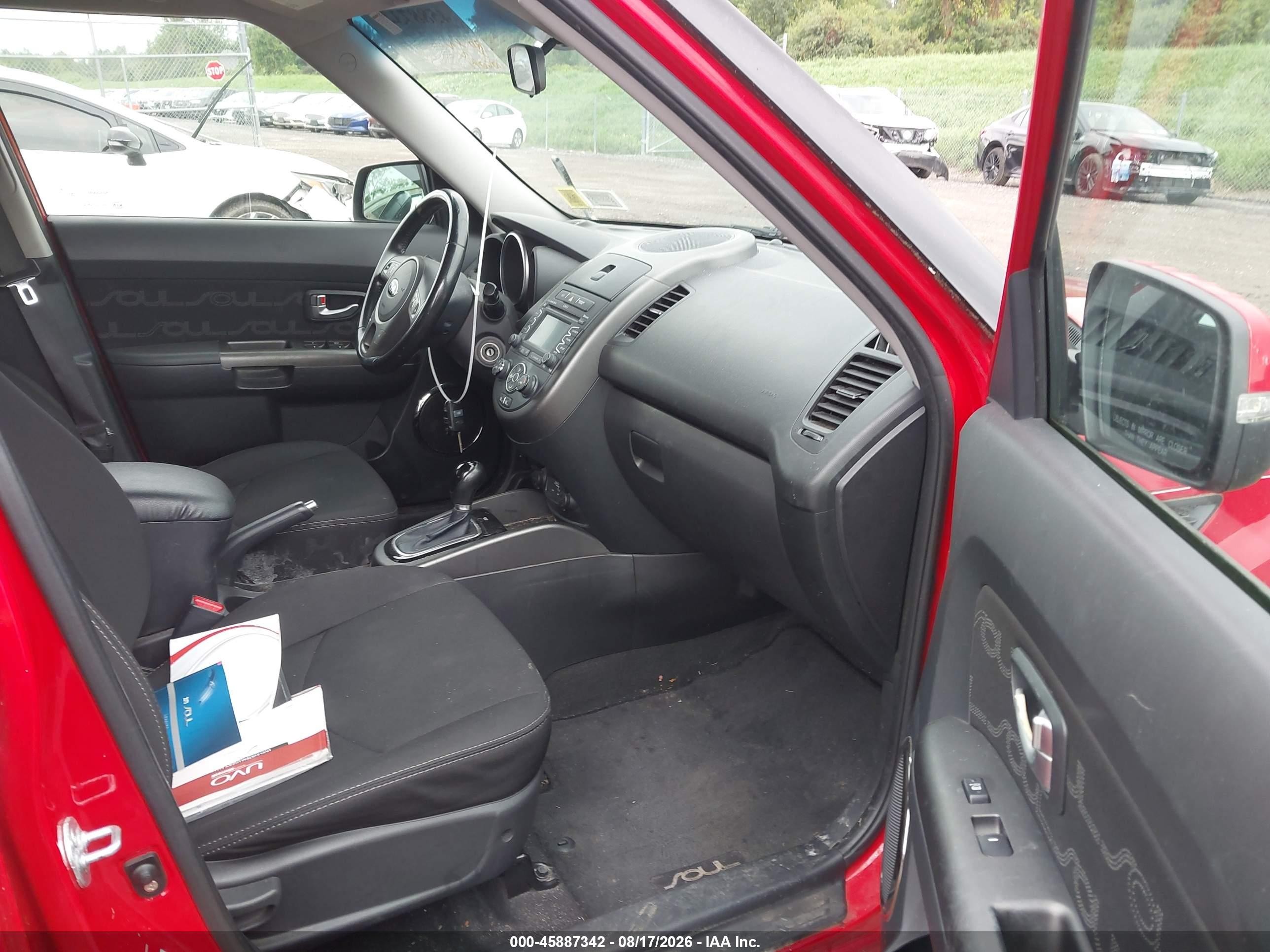 2013 Kia Soul + Red vin: KNDJT2A63D7548193