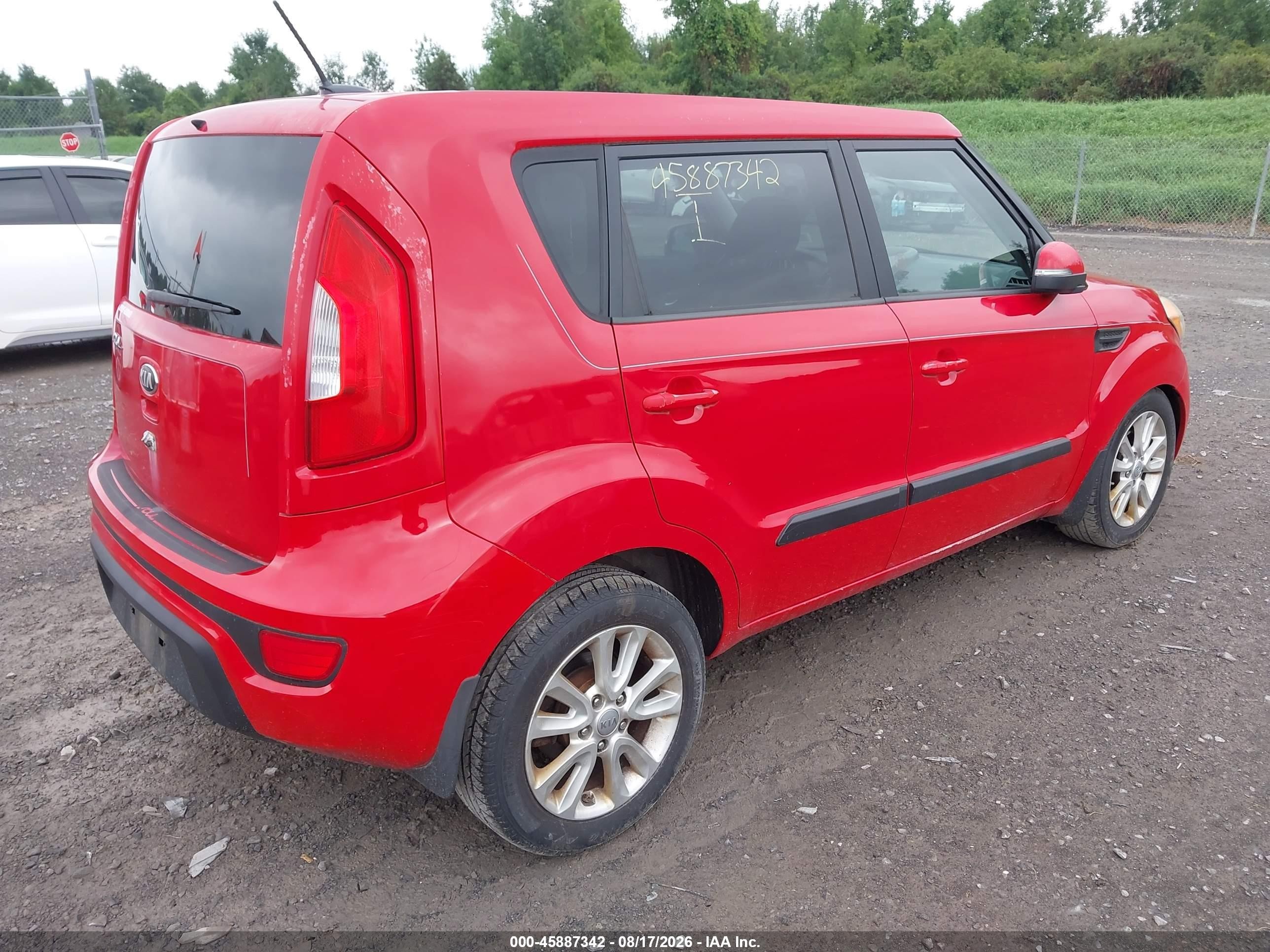 2013 Kia Soul + Red vin: KNDJT2A63D7548193