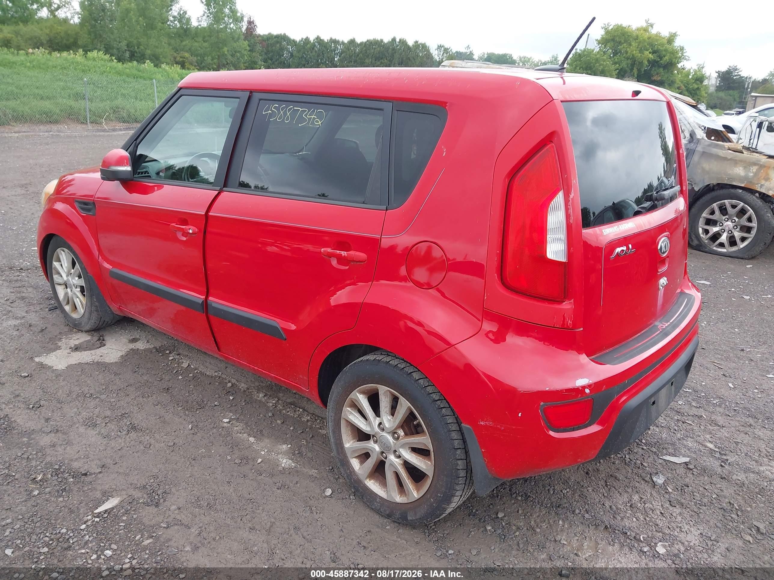 2013 Kia Soul + Red vin: KNDJT2A63D7548193