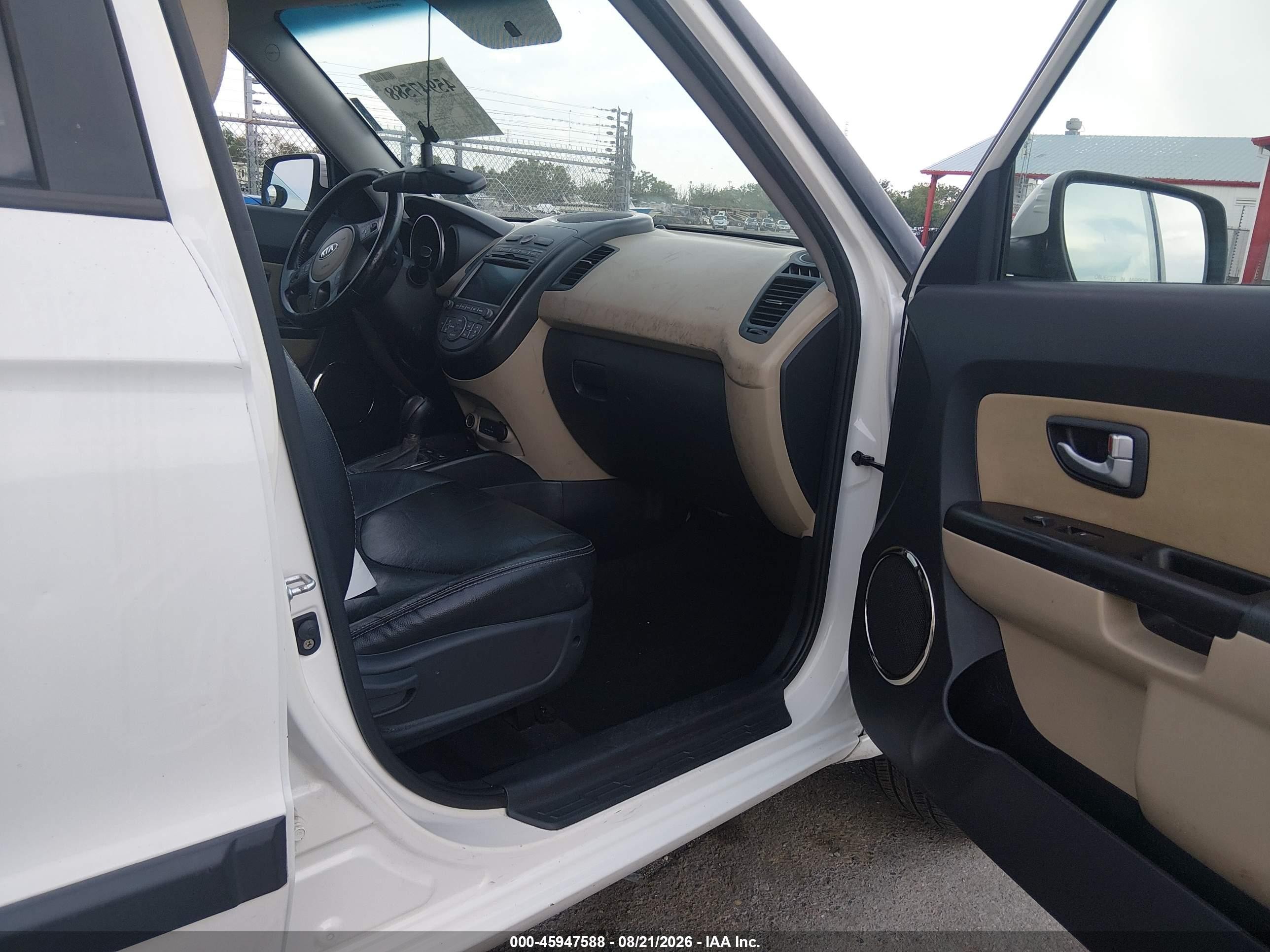 2013 Kia Soul ! White vin: KNDJT2A63D7551742
