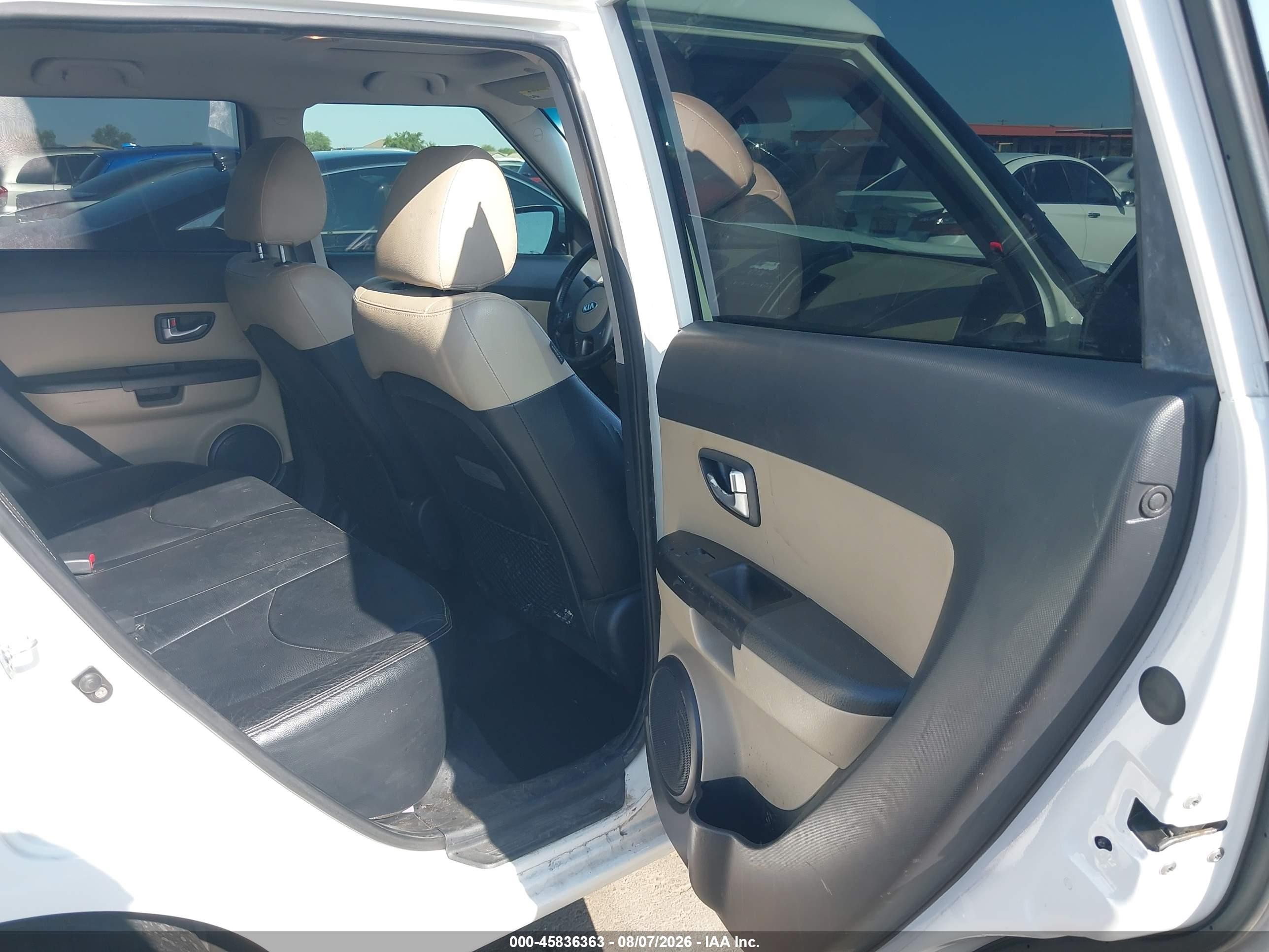 2013 Kia Soul ! White vin: KNDJT2A63D7590041