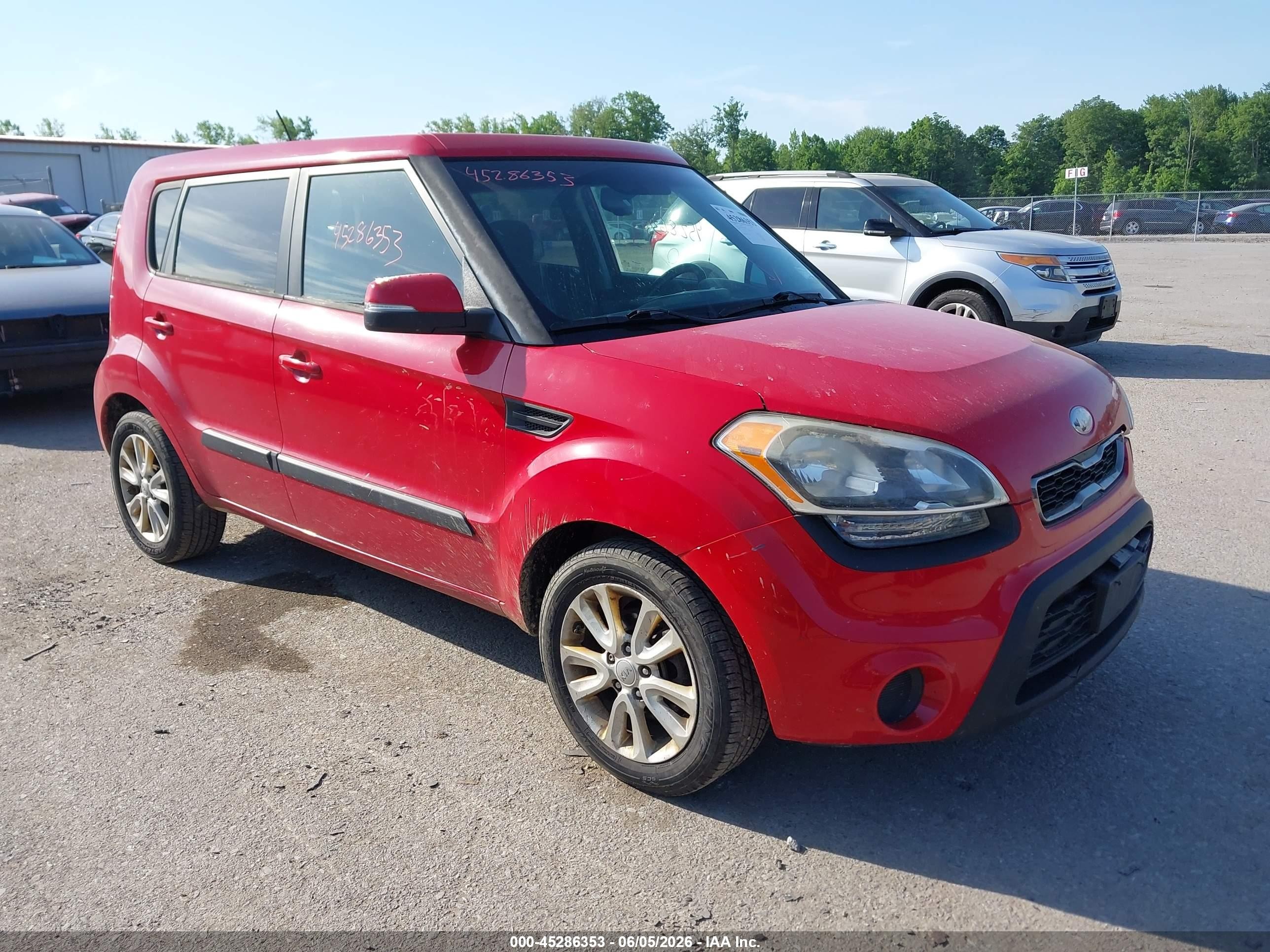2013 Kia Soul + Red vin: KNDJT2A63D7592842