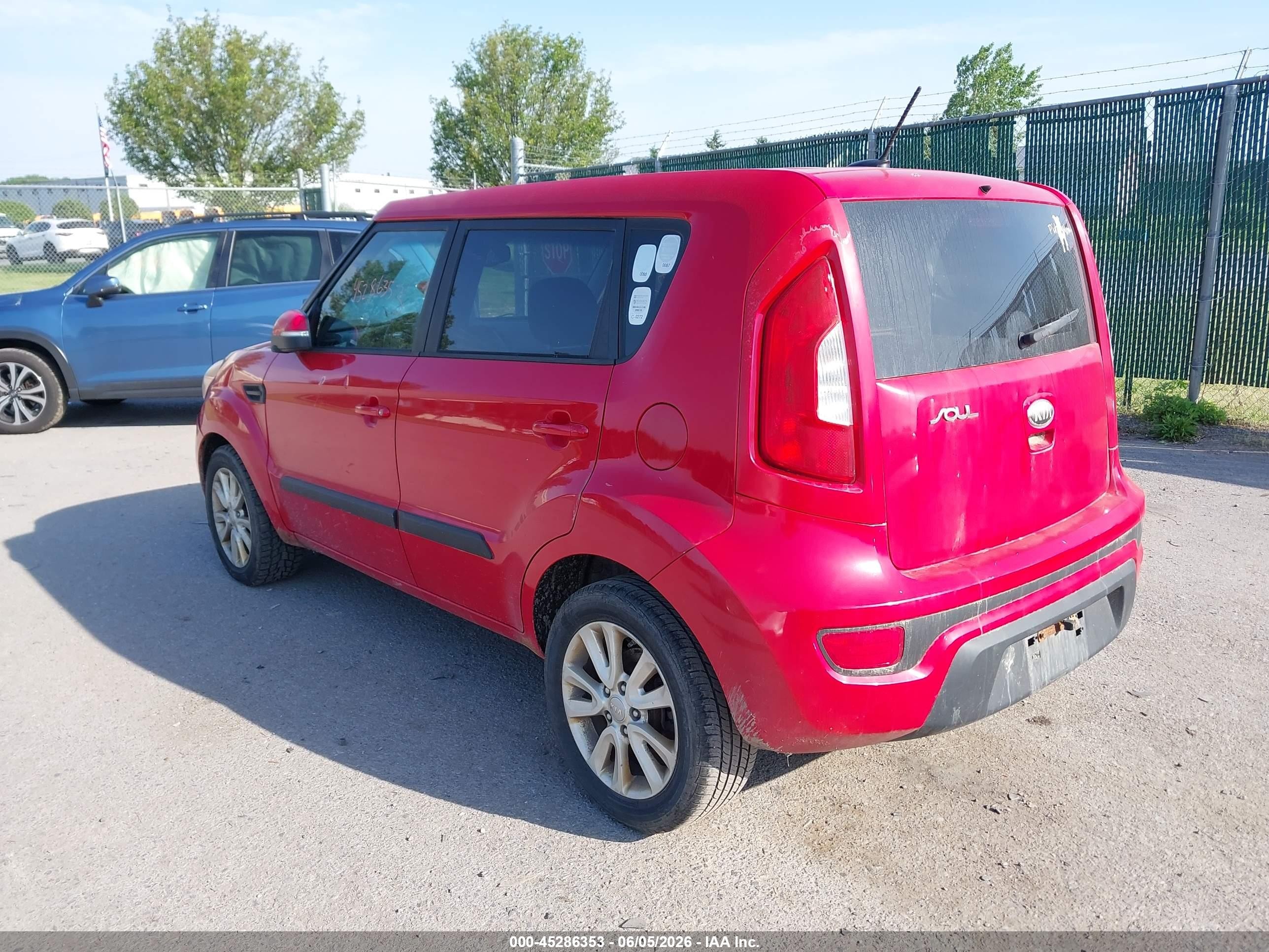 2013 Kia Soul + Красный vin: KNDJT2A63D7592842