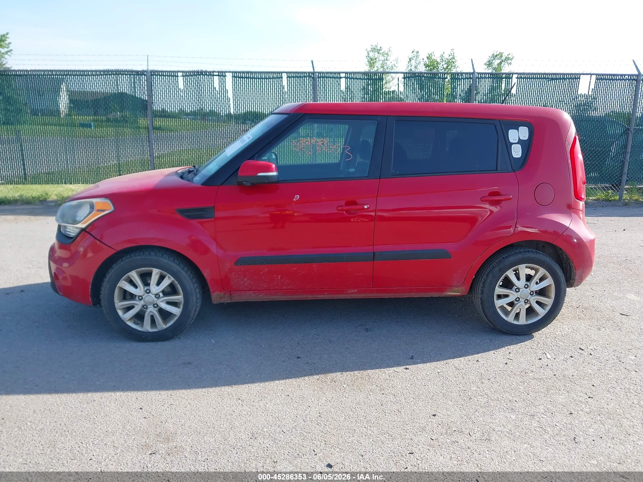 2013 Kia Soul + Красный vin: KNDJT2A63D7592842