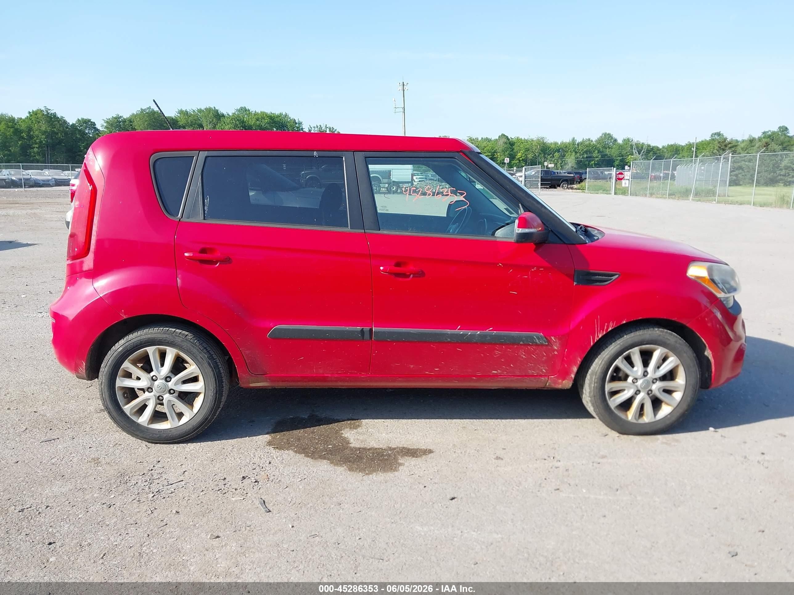 2013 Kia Soul + Красный vin: KNDJT2A63D7592842