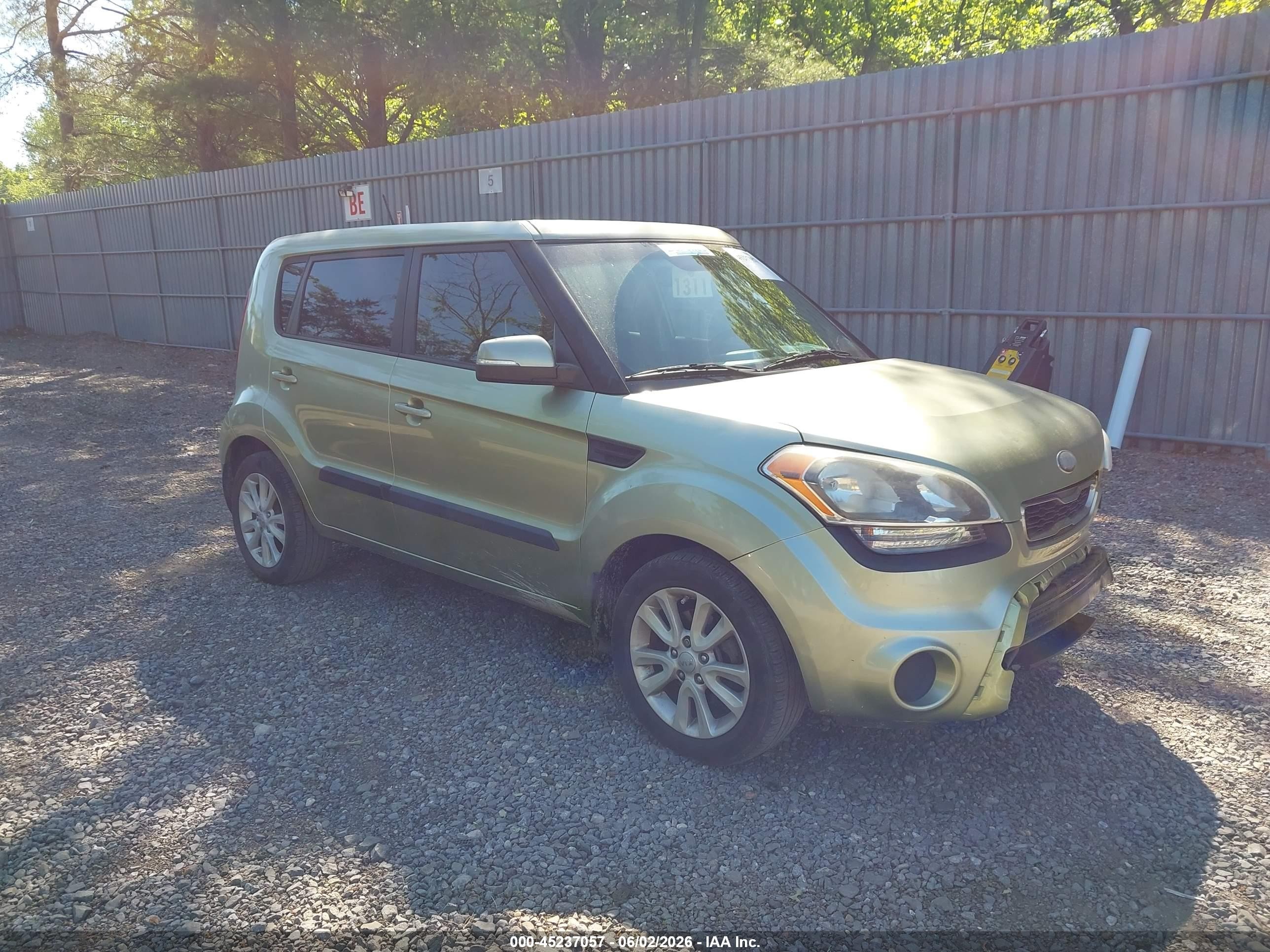 2013 Kia Soul + Green vin: KNDJT2A63D7601524