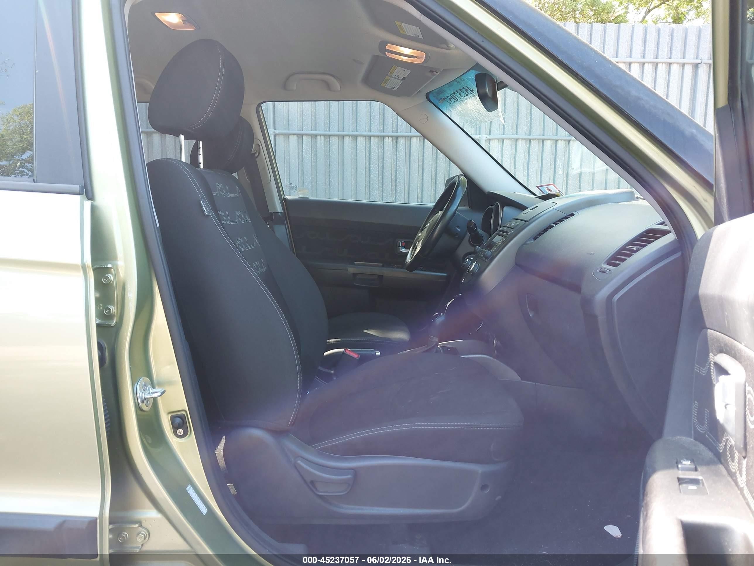 2013 Kia Soul + Green vin: KNDJT2A63D7601524