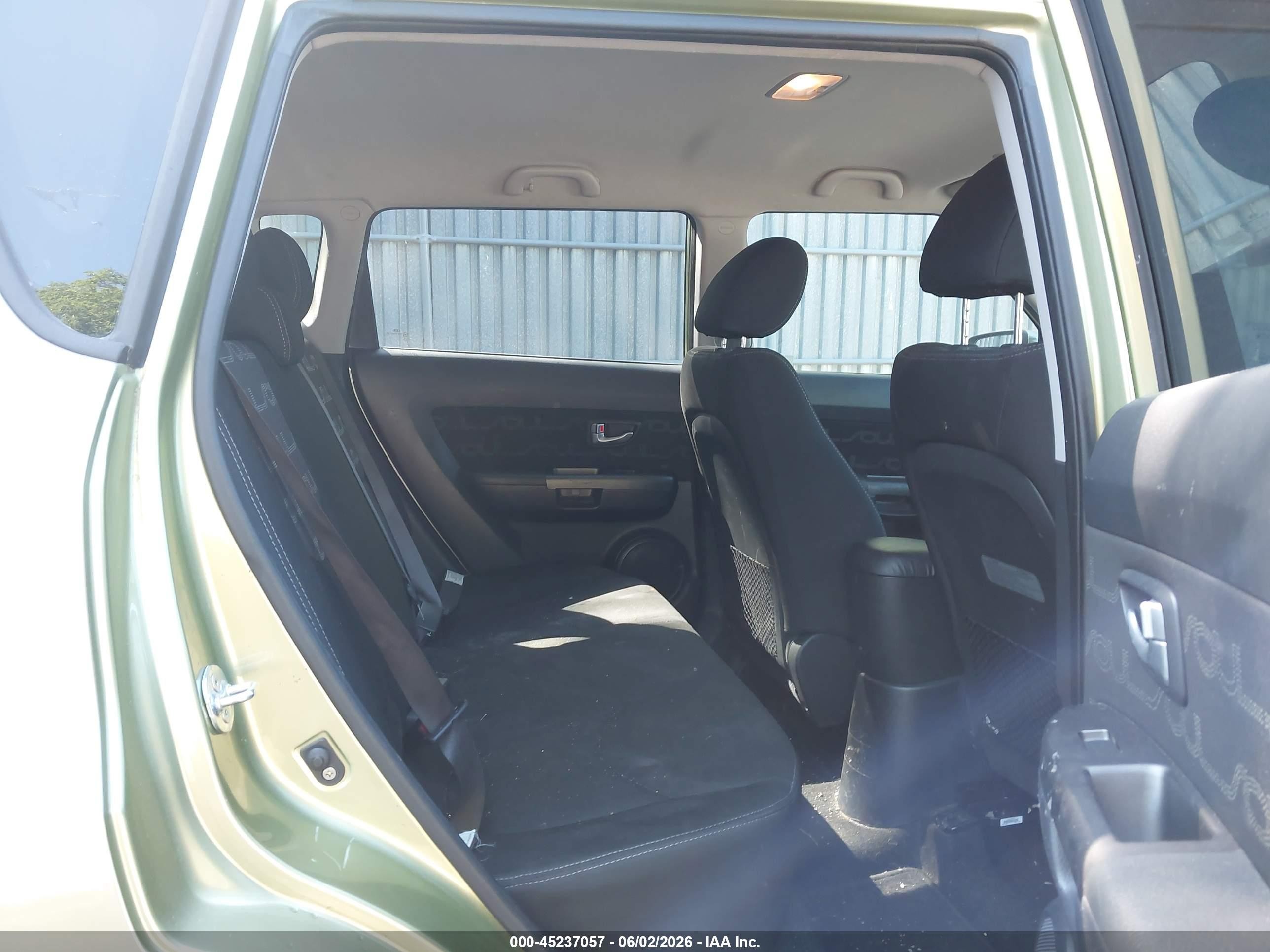 2013 Kia Soul + Green vin: KNDJT2A63D7601524