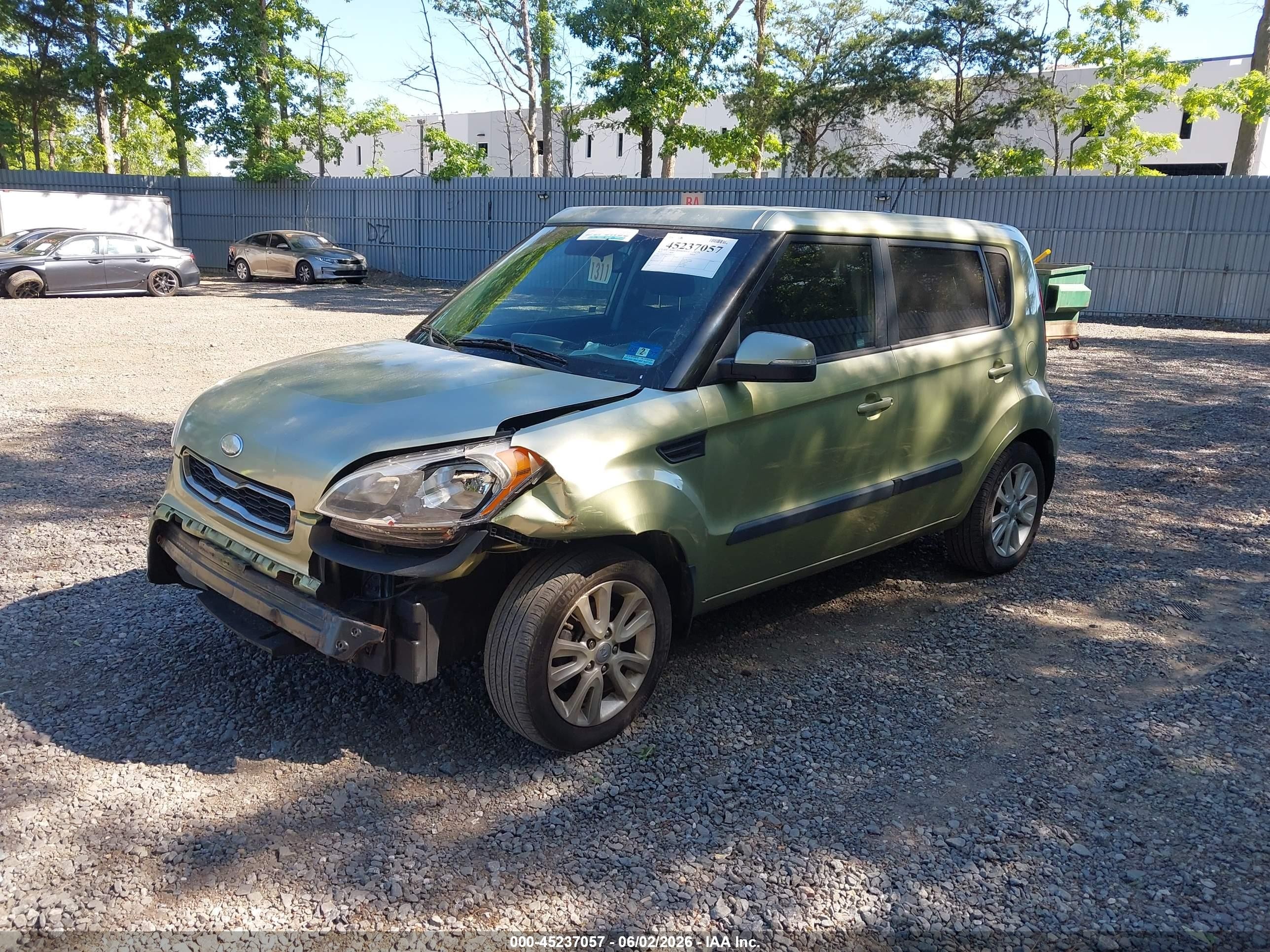 2013 Kia Soul + Green vin: KNDJT2A63D7601524