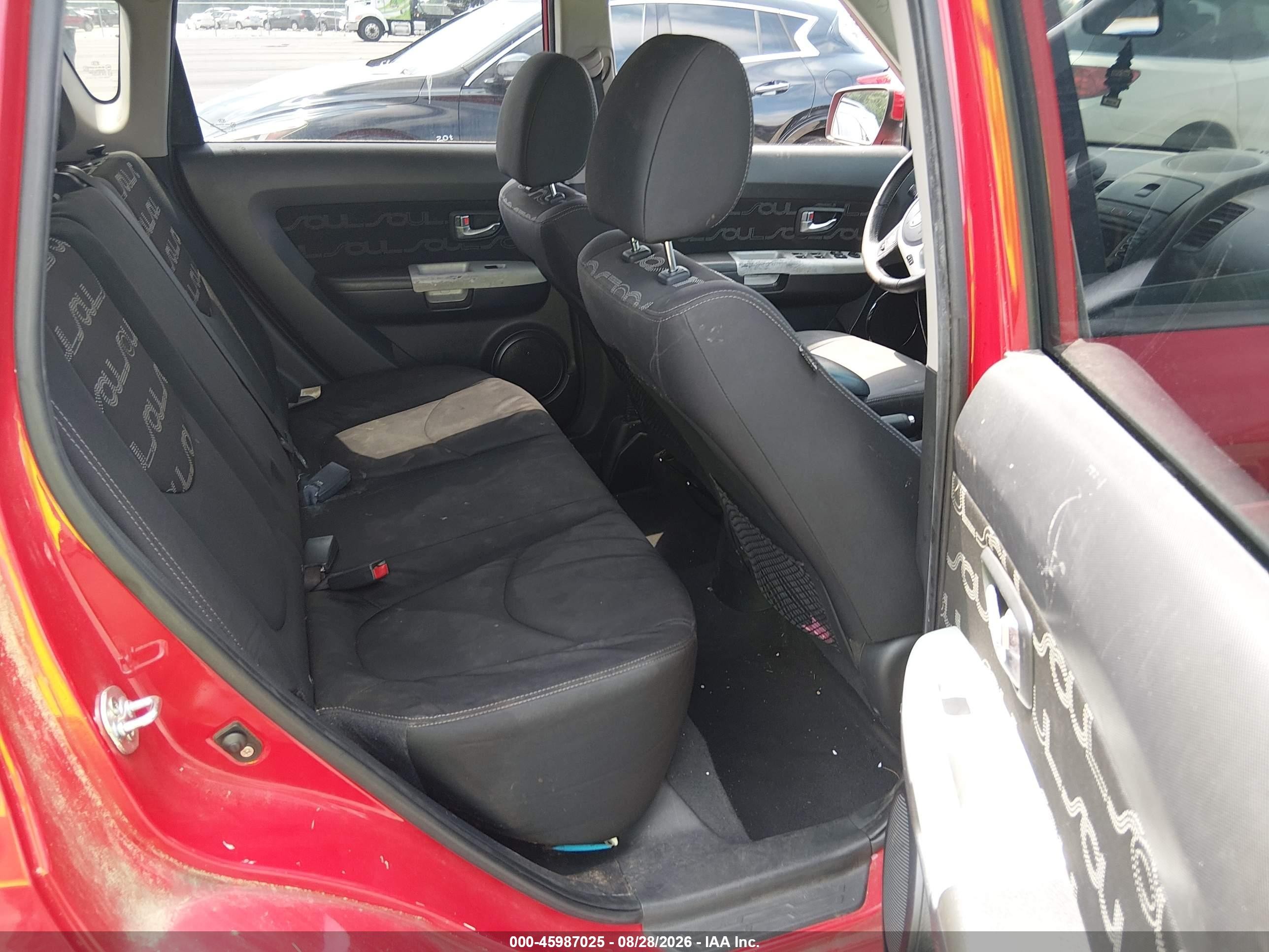 2012 Kia Soul + Red vin: KNDJT2A64C7367005
