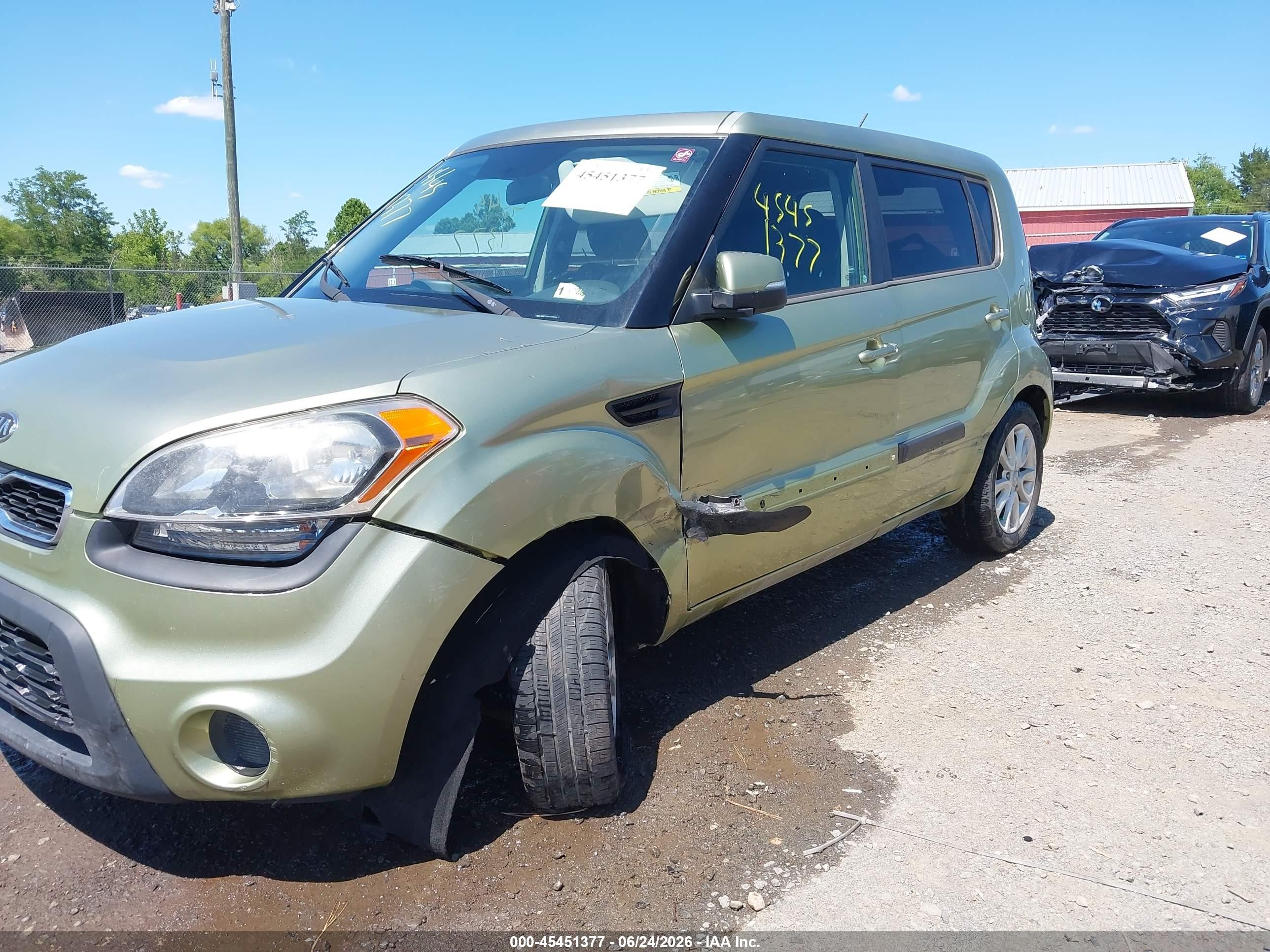 2012 Kia Soul + Green vin: KNDJT2A64C7378330