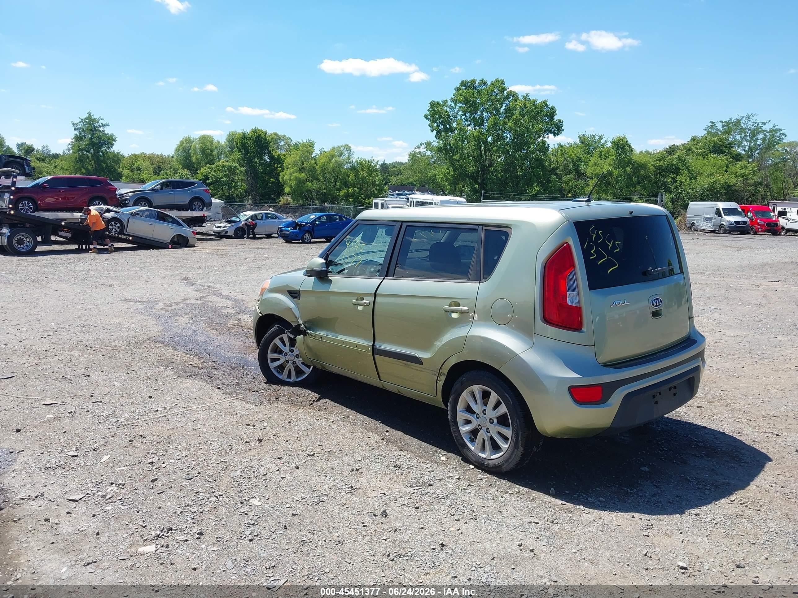 2012 Kia Soul + Green vin: KNDJT2A64C7378330