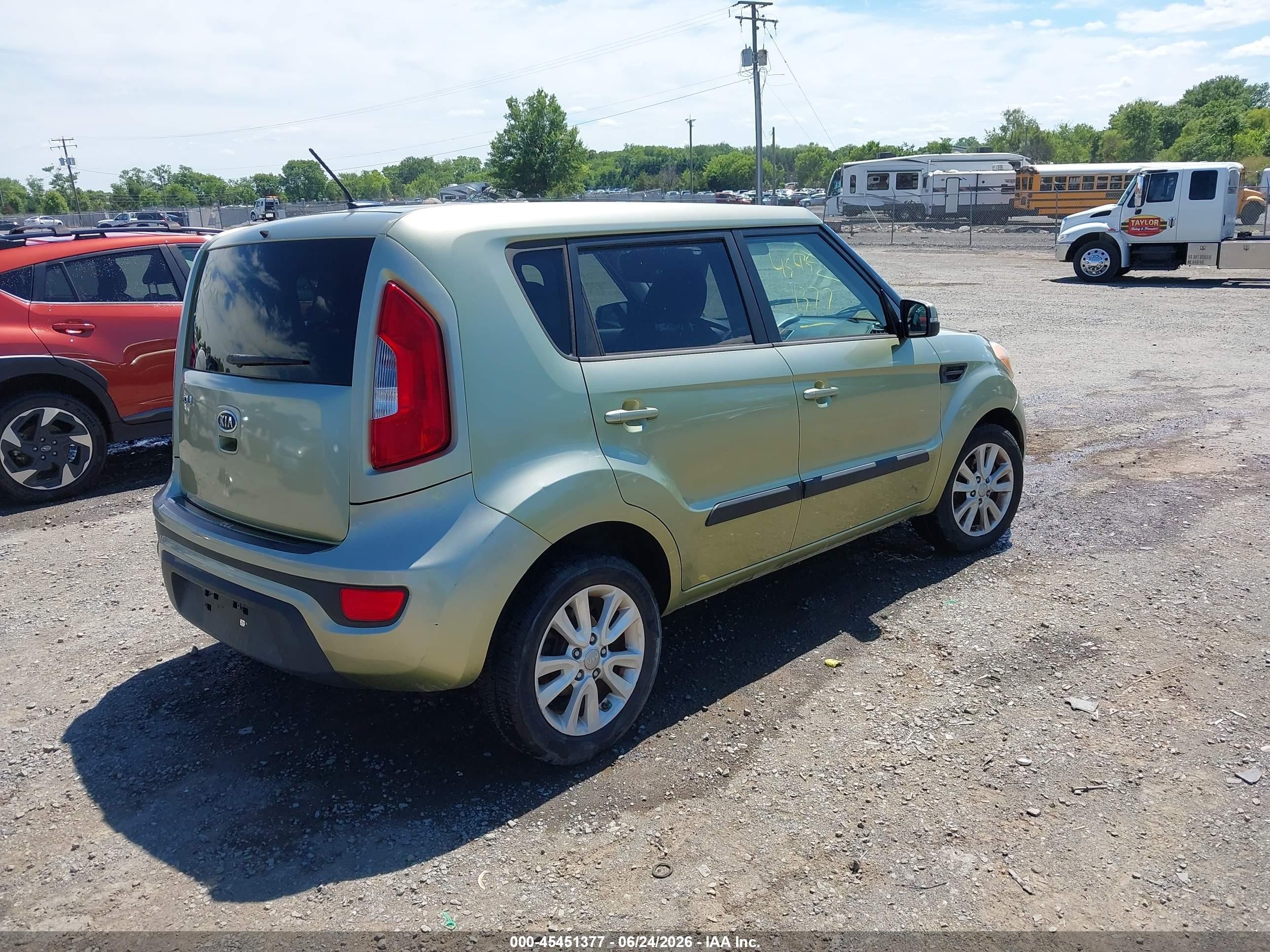 2012 Kia Soul + Green vin: KNDJT2A64C7378330