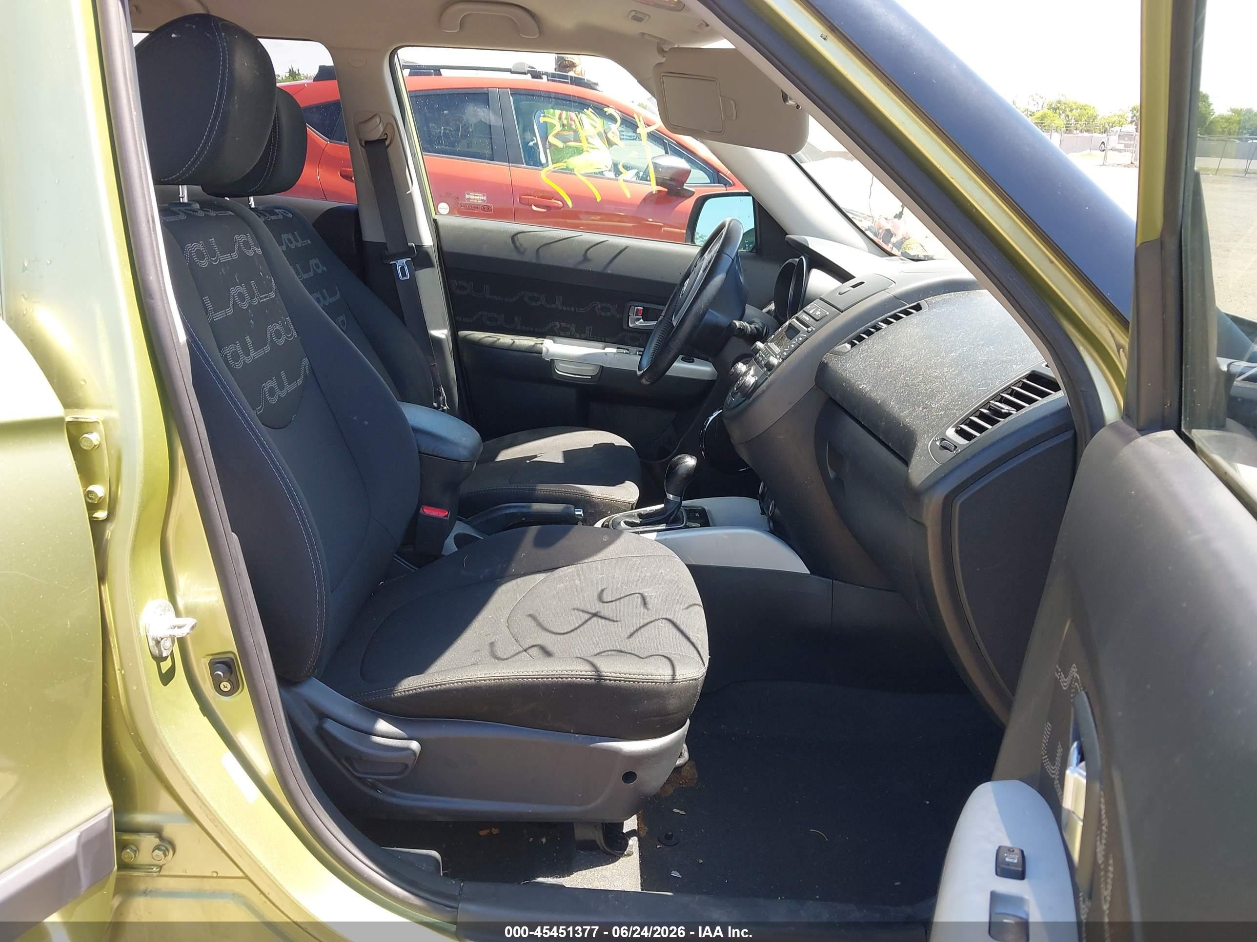 2012 Kia Soul + Green vin: KNDJT2A64C7378330
