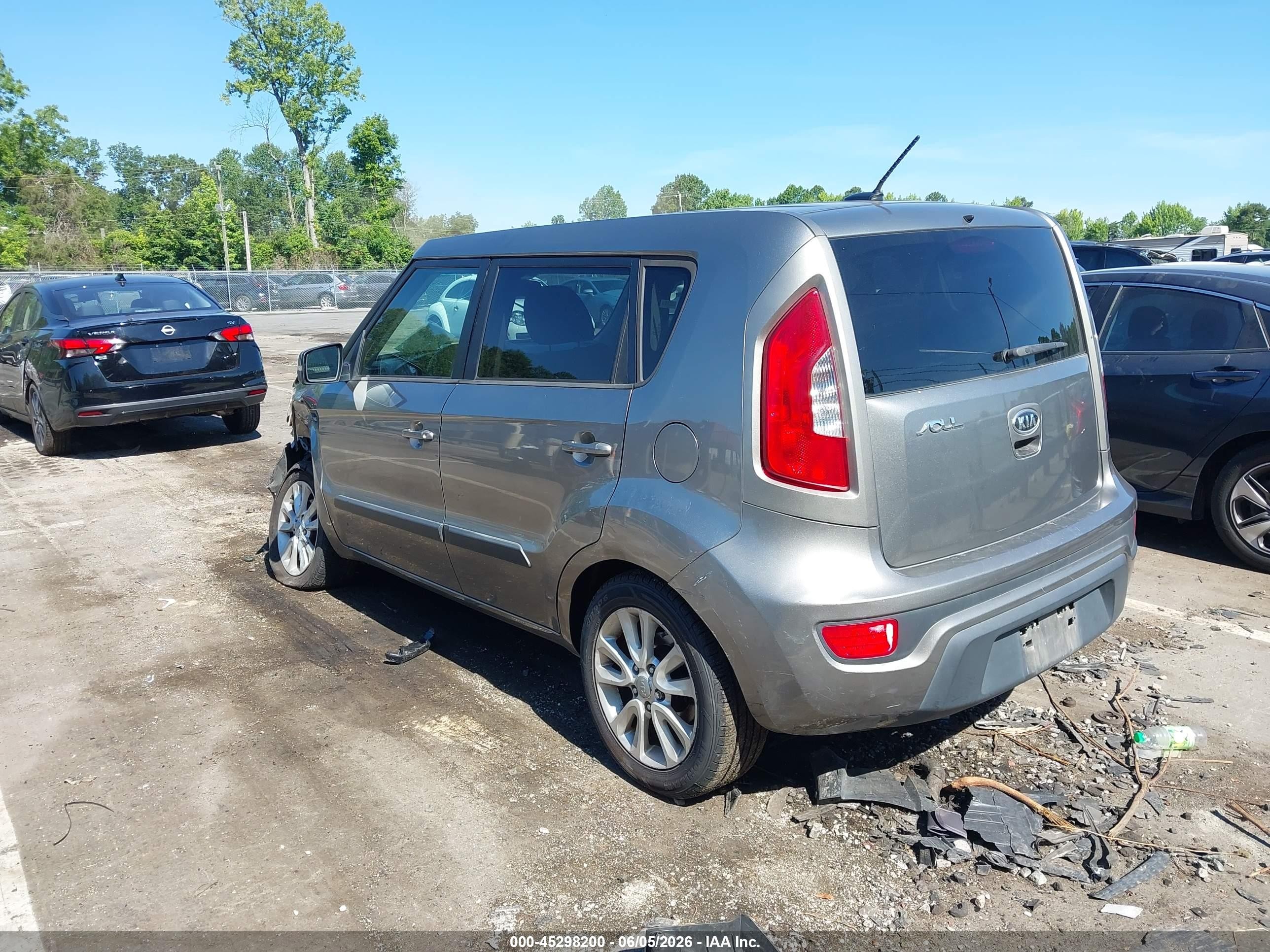 2012 Kia Soul + Beige vin: KNDJT2A64C7384029