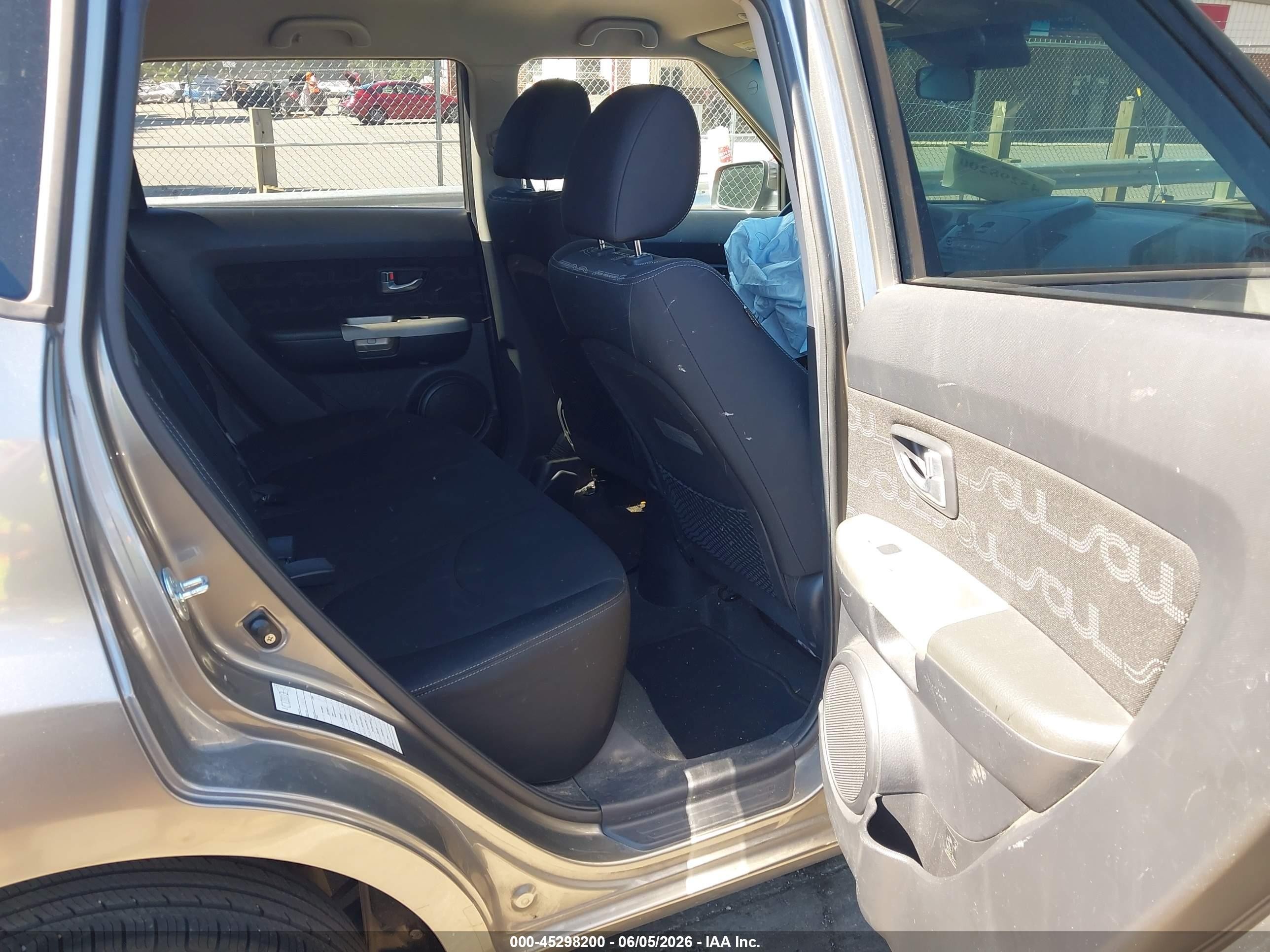 2012 Kia Soul + Beige vin: KNDJT2A64C7384029