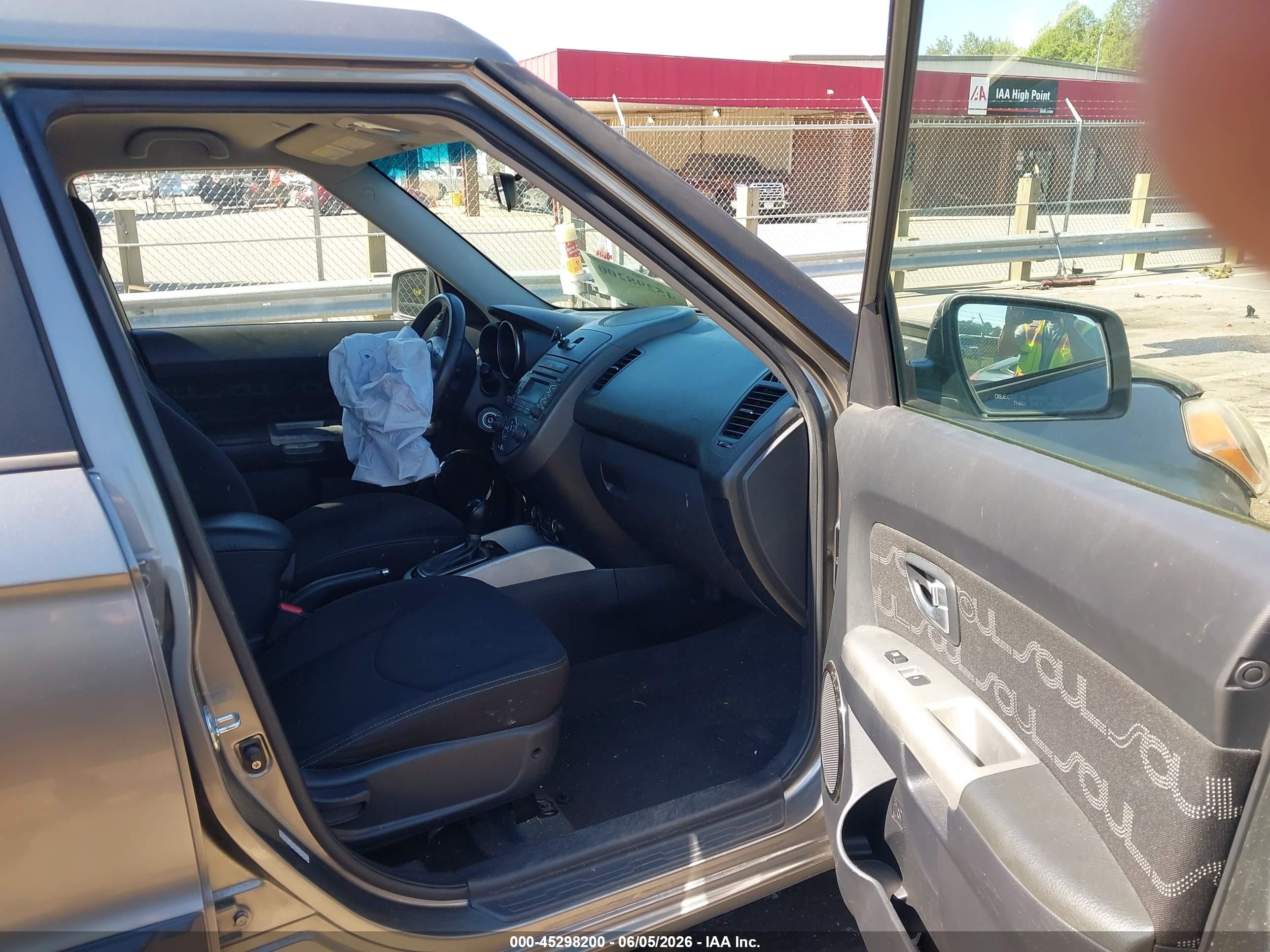 2012 Kia Soul + Beige vin: KNDJT2A64C7384029