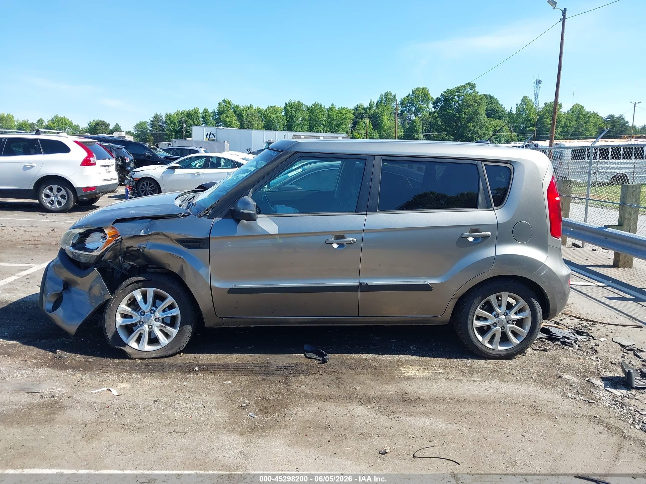 2012 Kia Soul + Beige vin: KNDJT2A64C7384029
