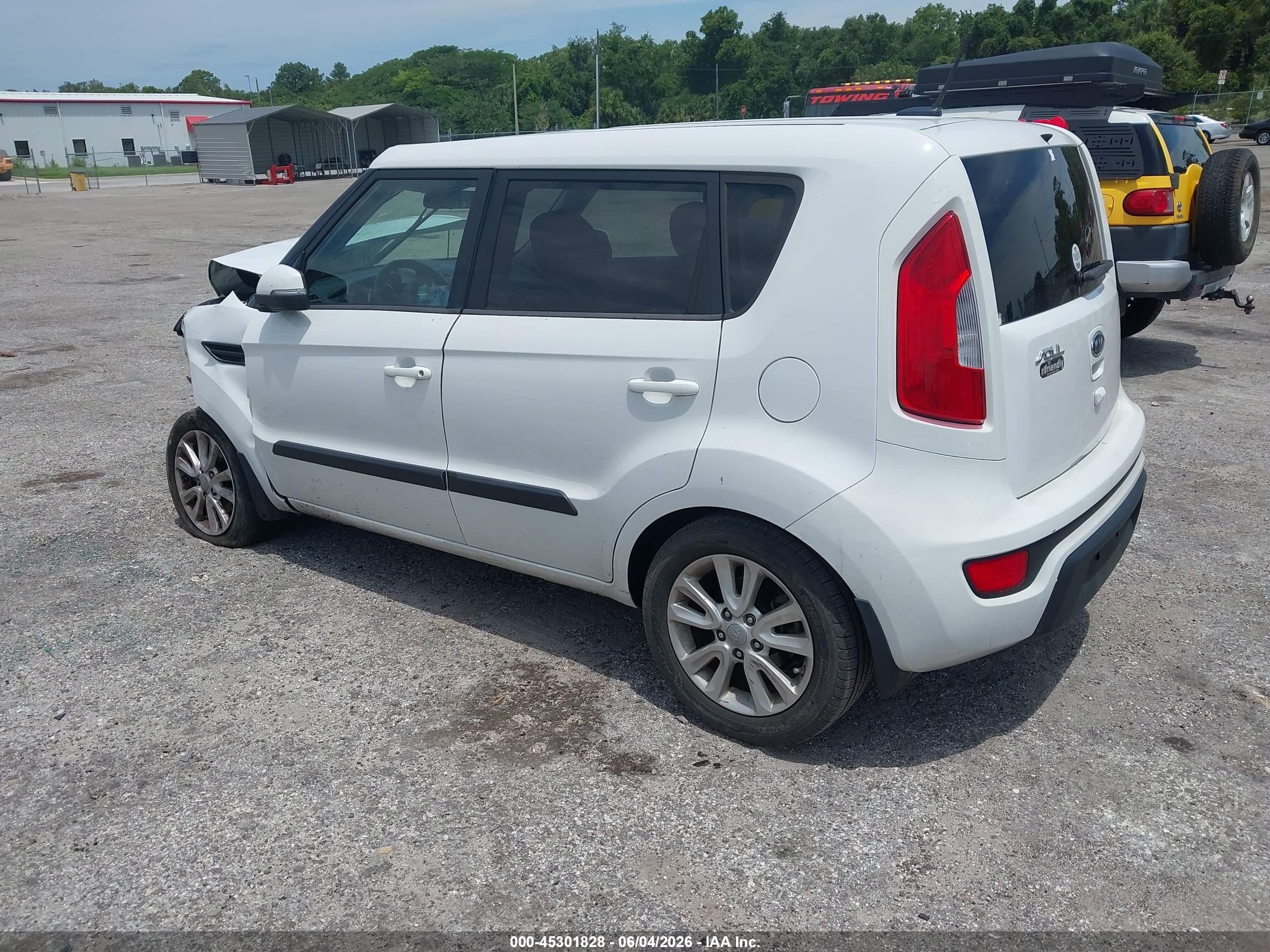 2012 Kia Soul +/!/sport White vin: KNDJT2A64C7446934