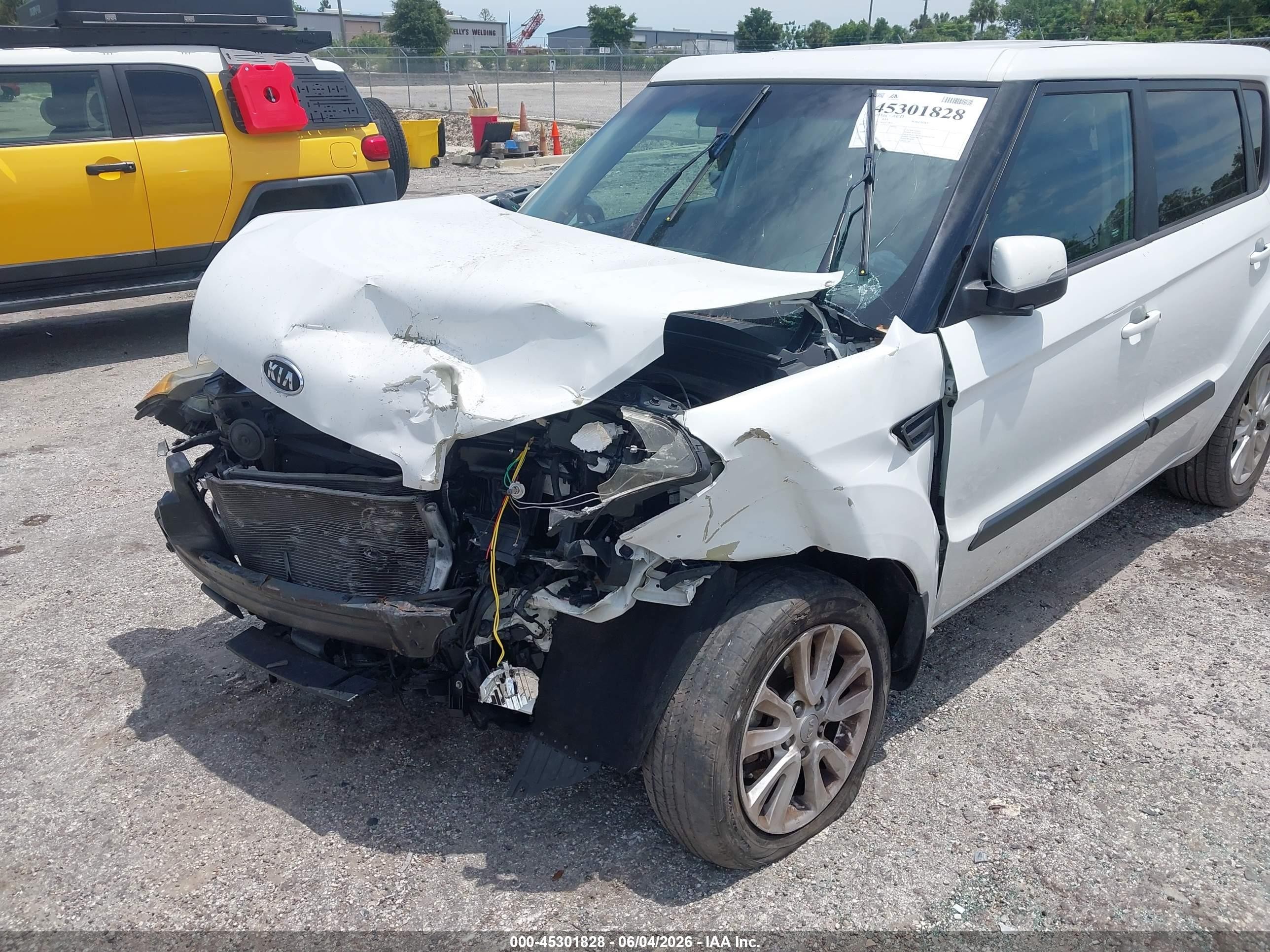 2012 Kia Soul +/!/sport White vin: KNDJT2A64C7446934