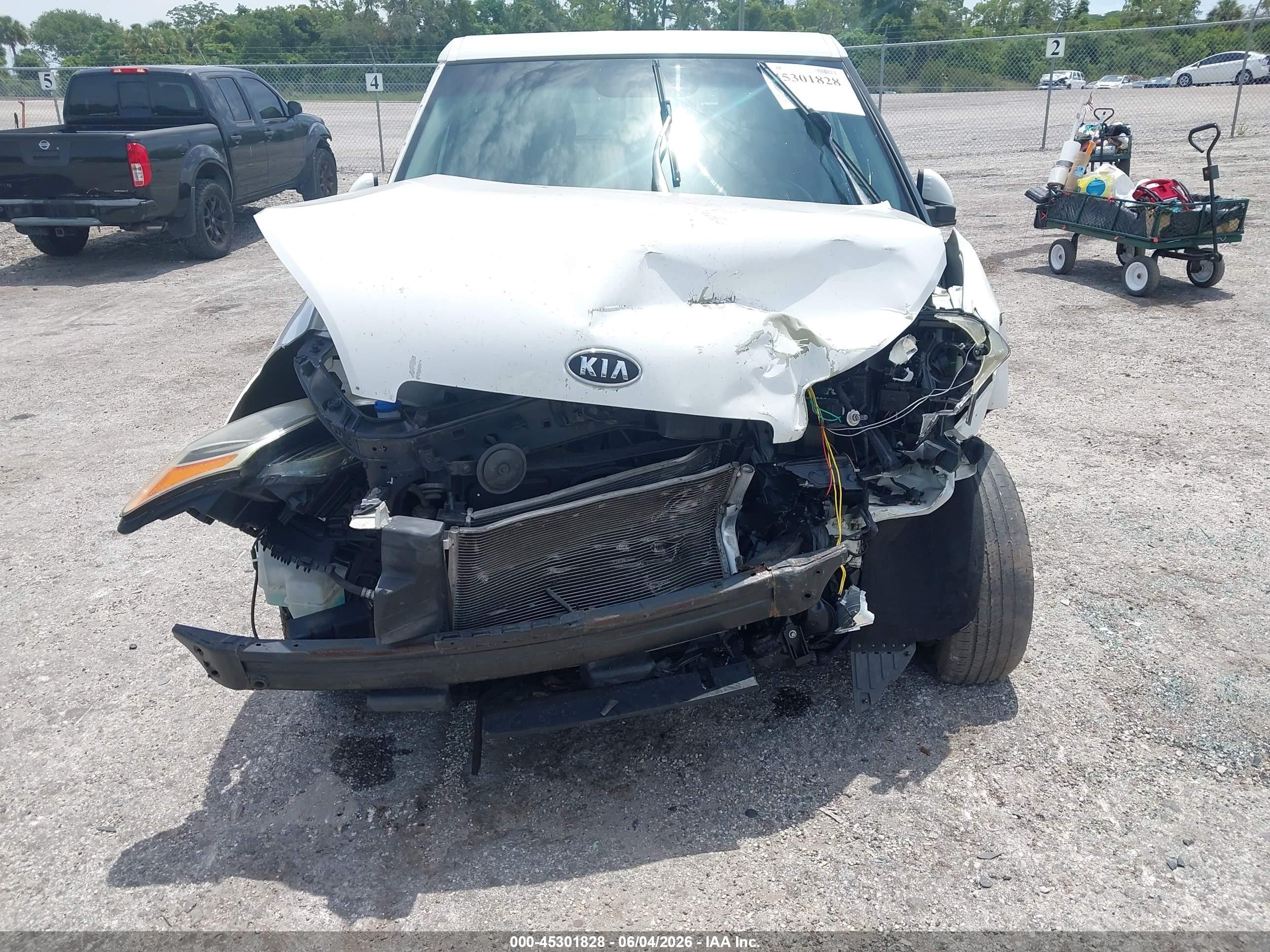 2012 Kia Soul +/!/sport White vin: KNDJT2A64C7446934