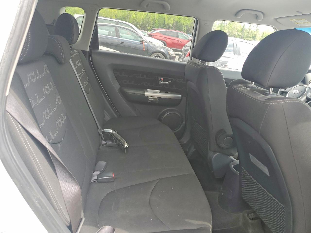 2012 Kia Soul + White vin: KNDJT2A64C7454600
