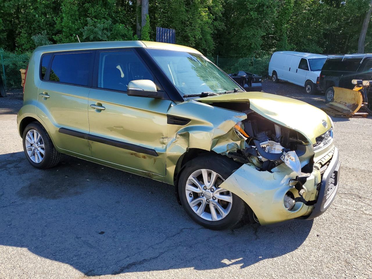 2012 Kia Soul + Green vin: KNDJT2A64C7475303
