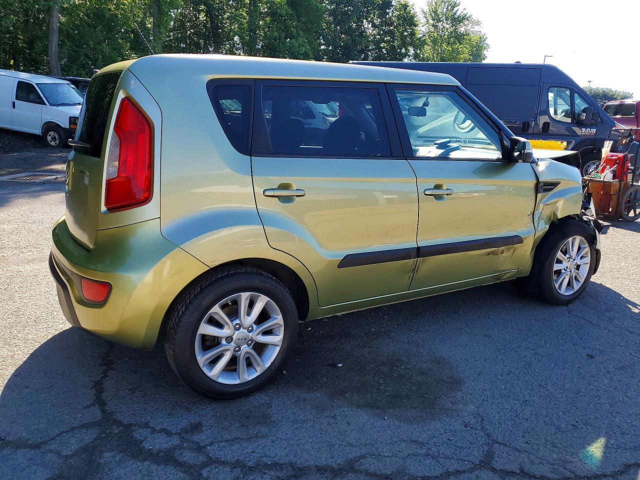 2012 Kia Soul + Green vin: KNDJT2A64C7475303