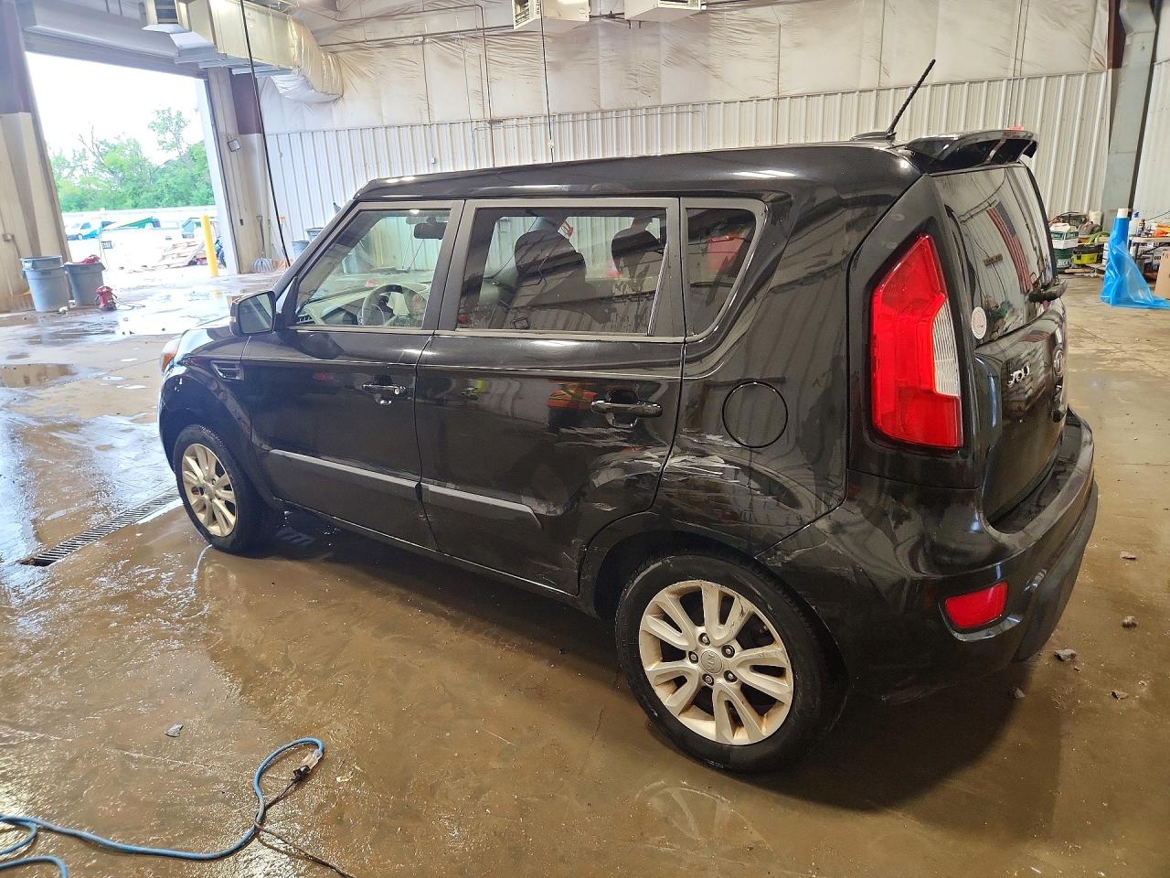 2012 Kia Soul + Black vin: KNDJT2A64C7743833