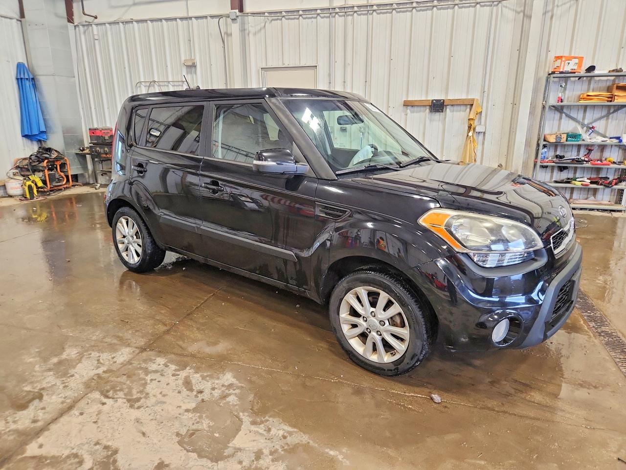 2012 Kia Soul + Black vin: KNDJT2A64C7743833