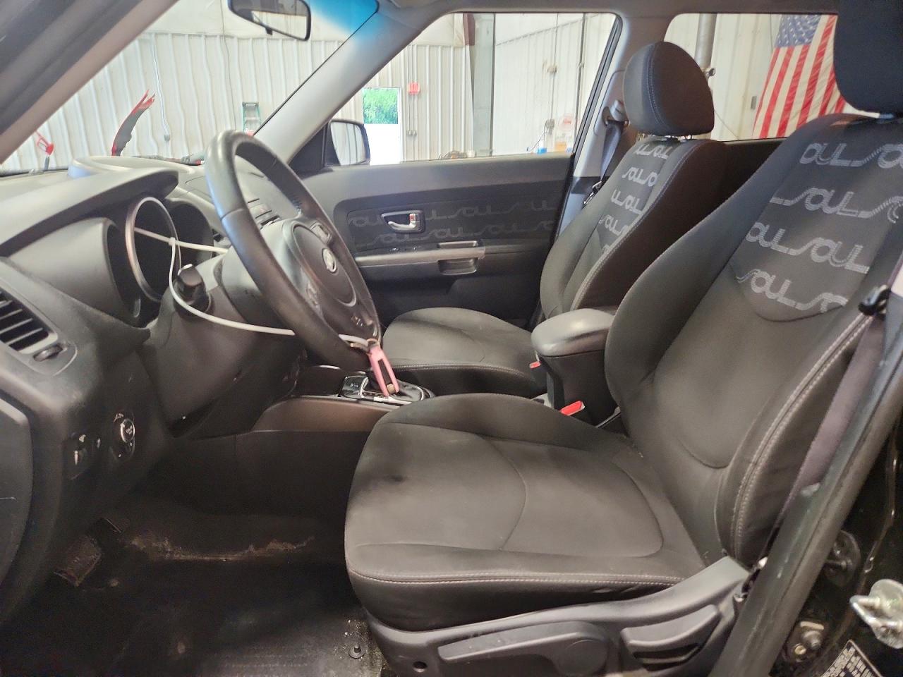 2012 Kia Soul + Black vin: KNDJT2A64C7743833